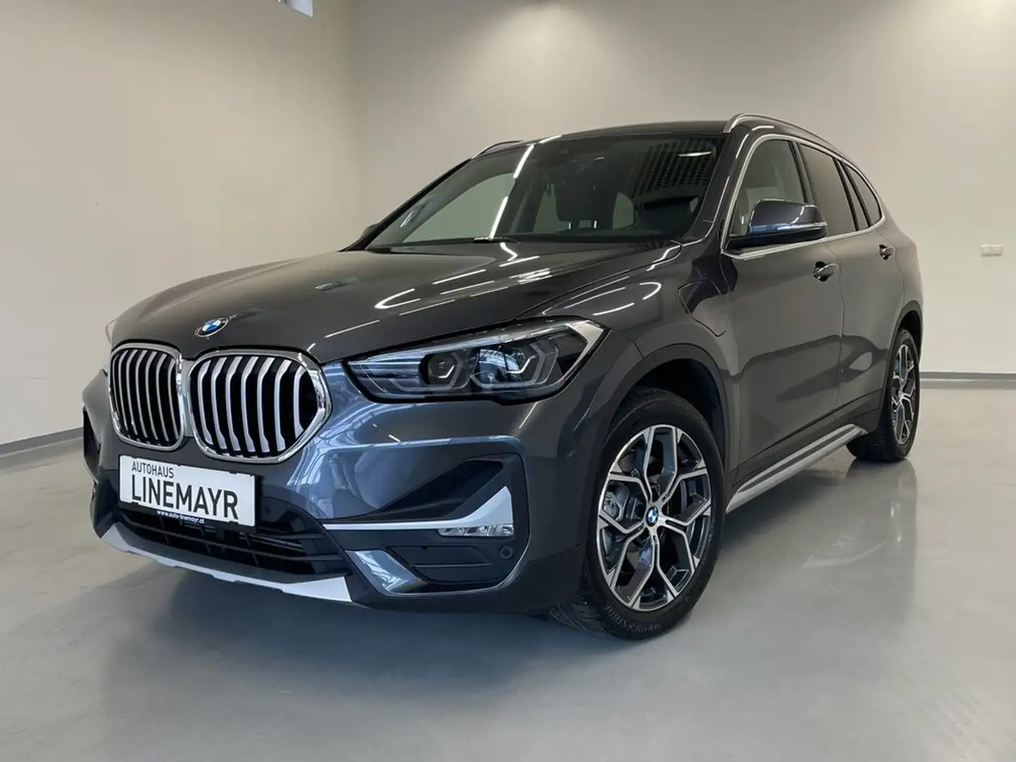 BMW X1 xDrive 25e xLine Automatik Grijs - 1