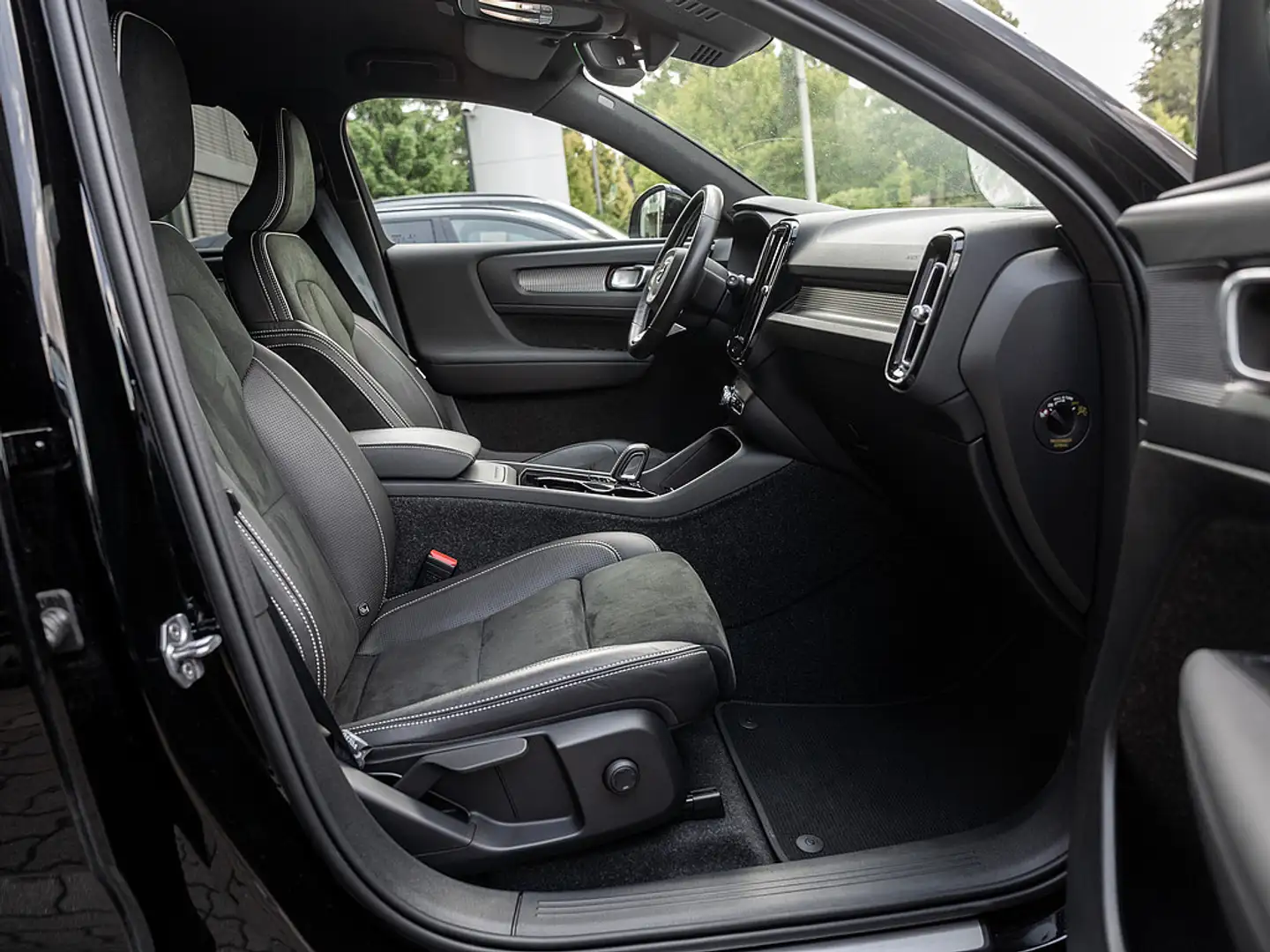 Volvo XC40 R Design Recharge Pure Electric AWD LED Negro - 2