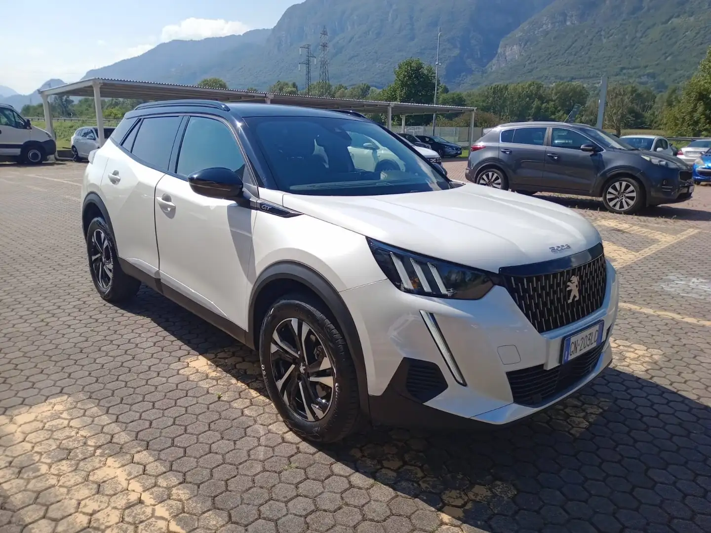 Peugeot 2008 2008 1.5 bluehdi GT Pack s Weiß - 1