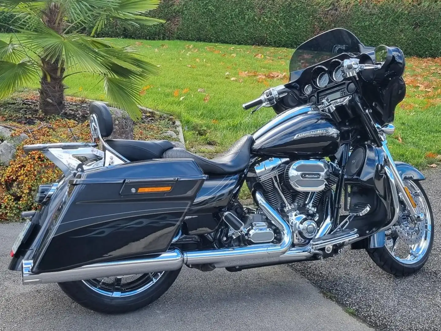 Harley-Davidson CVO Pro Street Harley Davidson Touring Street Glide CVO FLHXSE Noir - 1