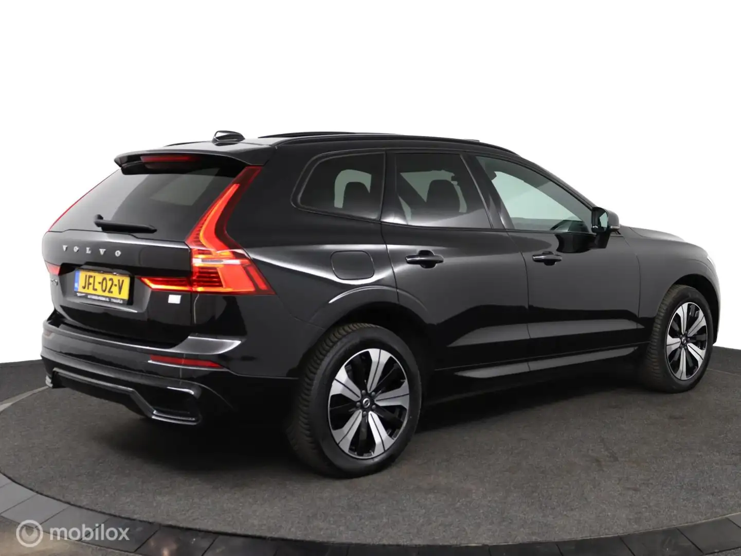 Volvo XC60 2.0 T6 Plug-in hybrid AWD R-Design|ACC|Trekh|Harma Zwart - 2