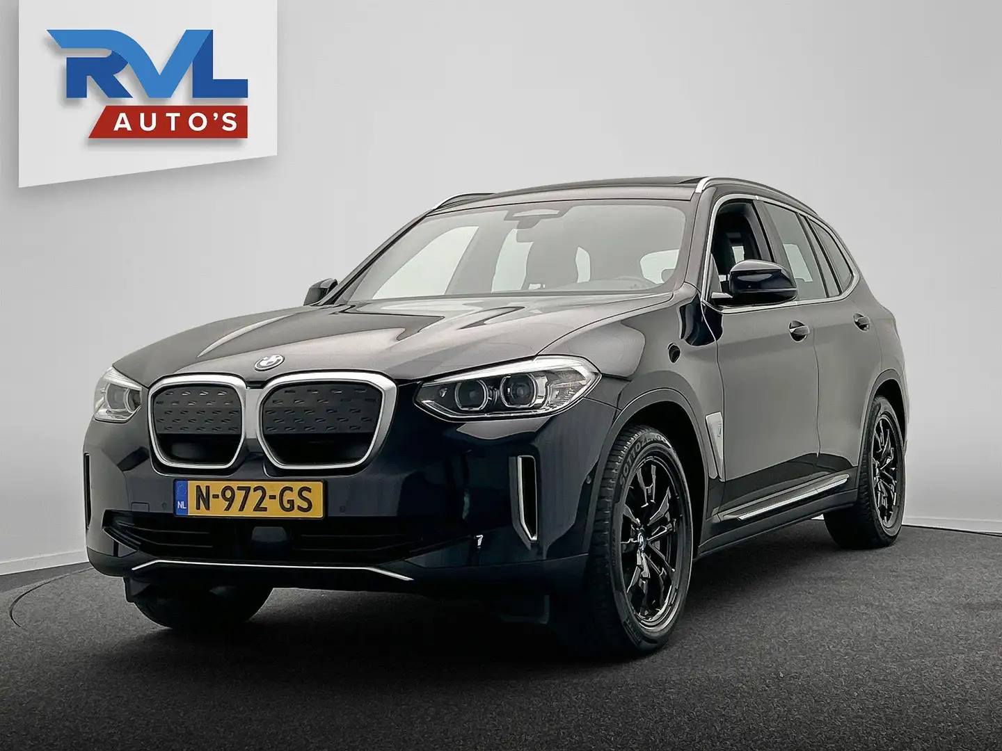 BMW iX3 Executive 80 kWh * SOH 98% * Pano/dak Trekhaak Cam Noir - 1