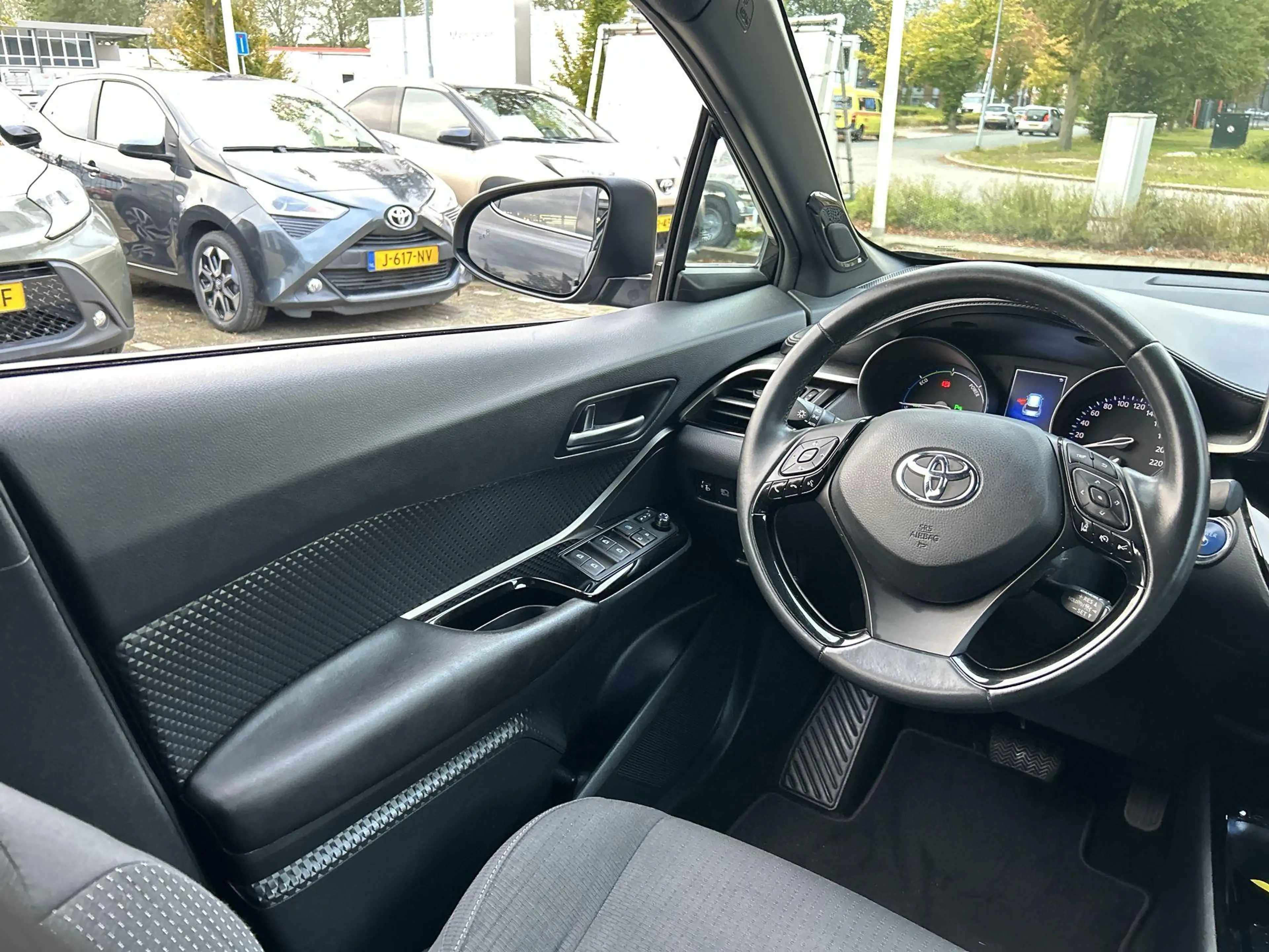 Toyota C-HR 1.8 Hybrid Dynamic RIJKLAAR | Navi Via App | Clima — photo 14