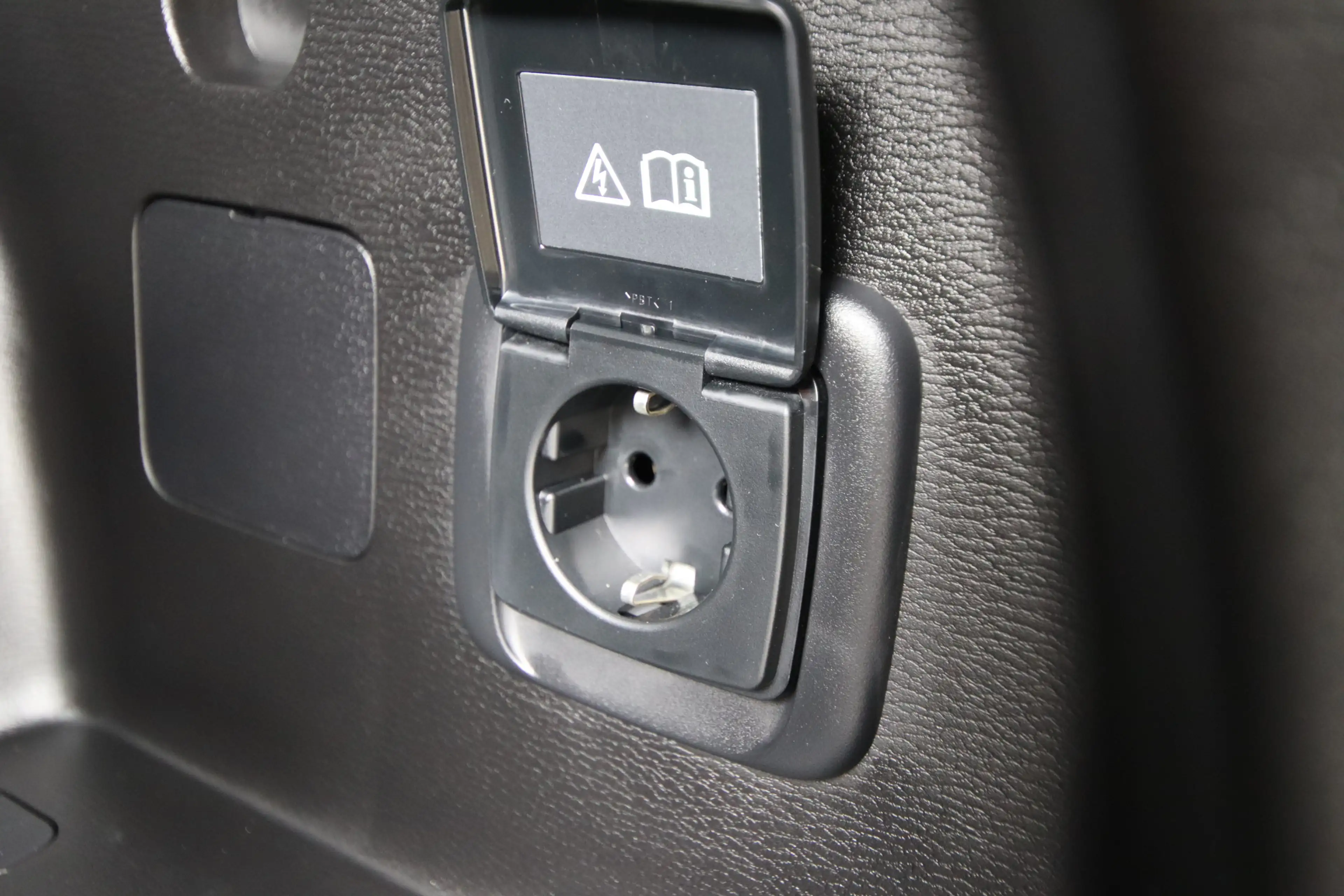 Mitsubishi Outlander 2.4 PHEV Instyle Limited Edition Pano, Adaptieve k — photo 12