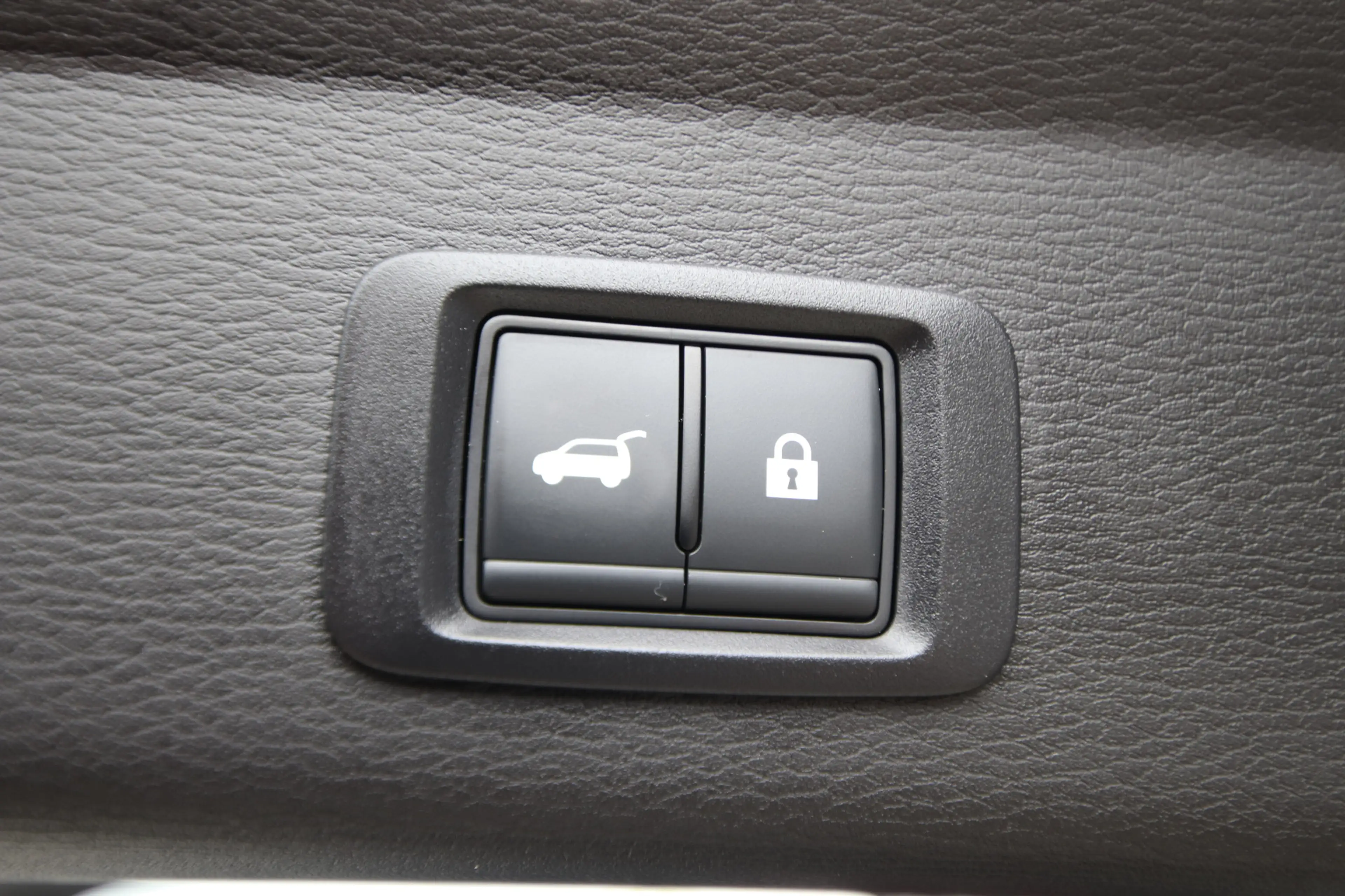 Mitsubishi Outlander 2.4 PHEV Instyle Limited Edition Pano, Adaptieve k — photo 9