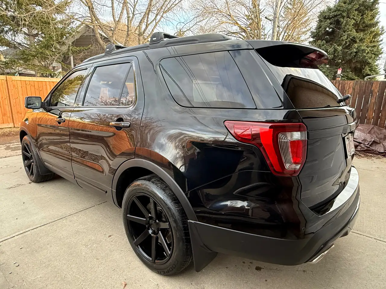 Ford Explorer снимка Ford Explorer