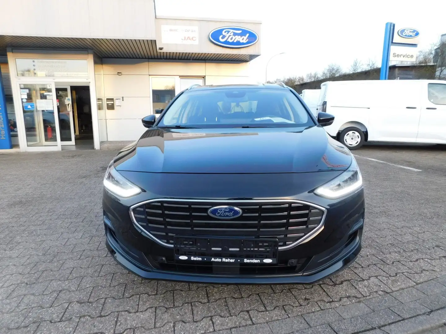 Ford Focus Turnier Titanium X Diesel Autom. / AHK Schwarz - 2