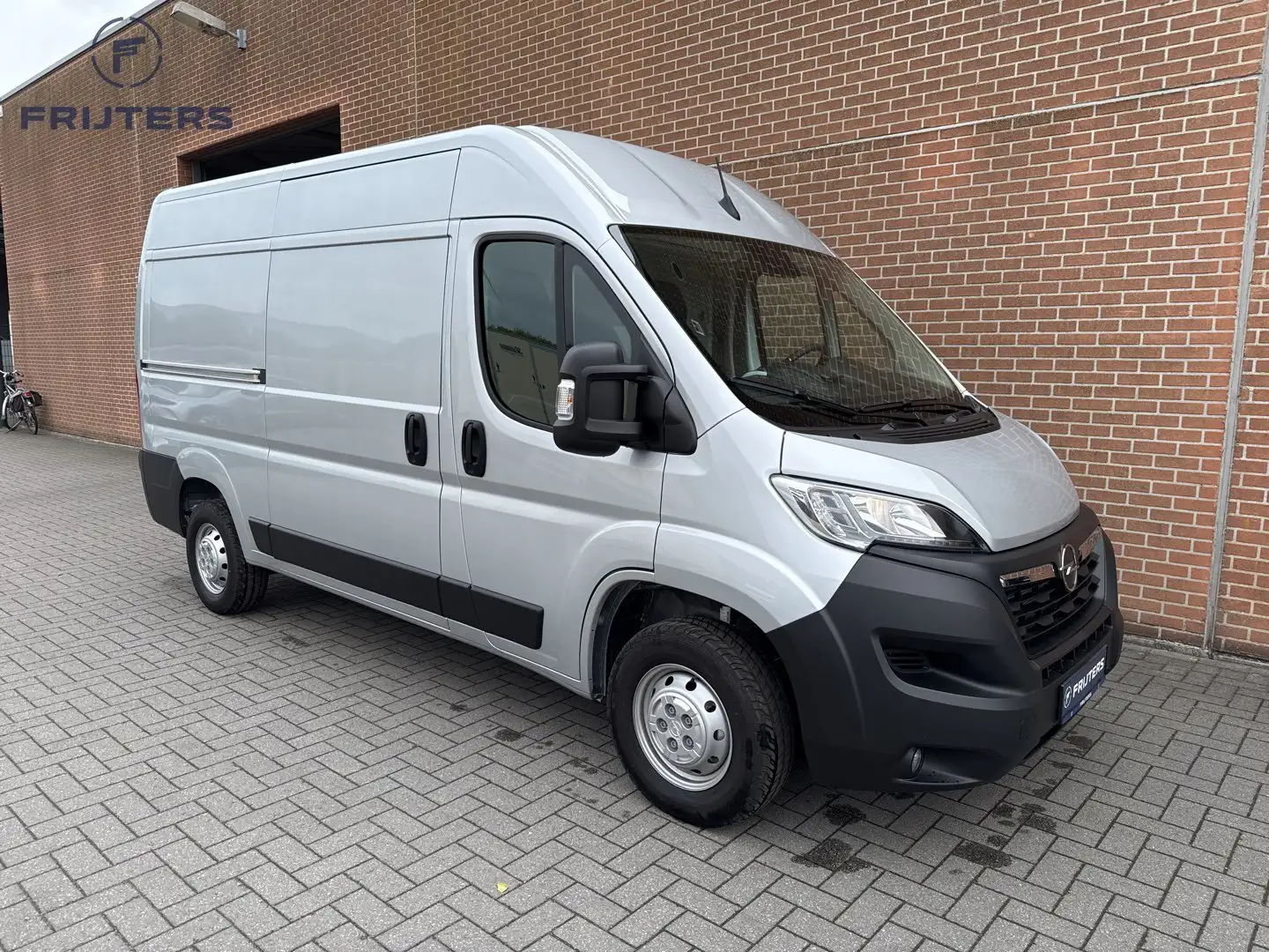 Opel Movano L2H2 2.2 Turbo D 140 pk MT6 Zilver - 2