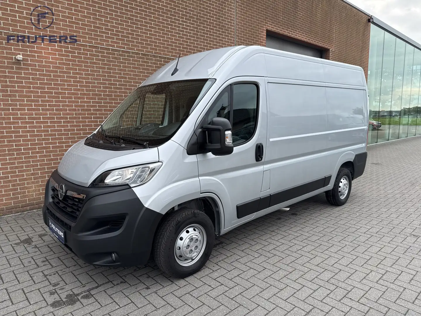 Opel Movano L2H2 2.2 Turbo D 140 pk MT6 Zilver - 1