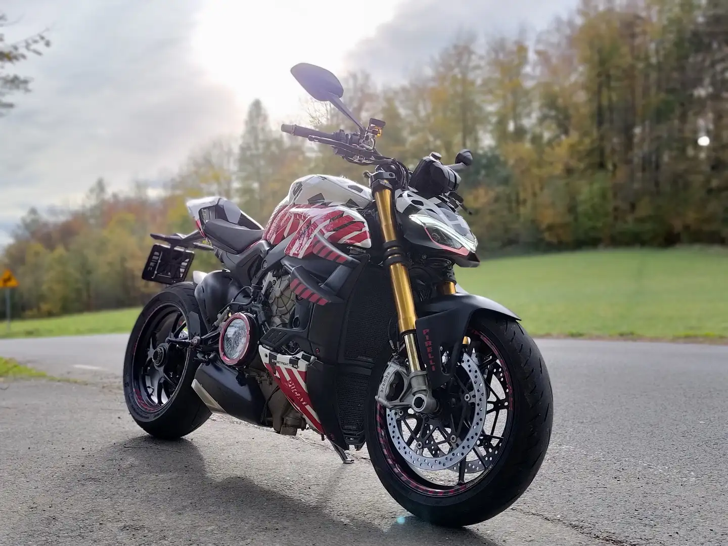 Ducati Streetfighter v4s Wit - 2