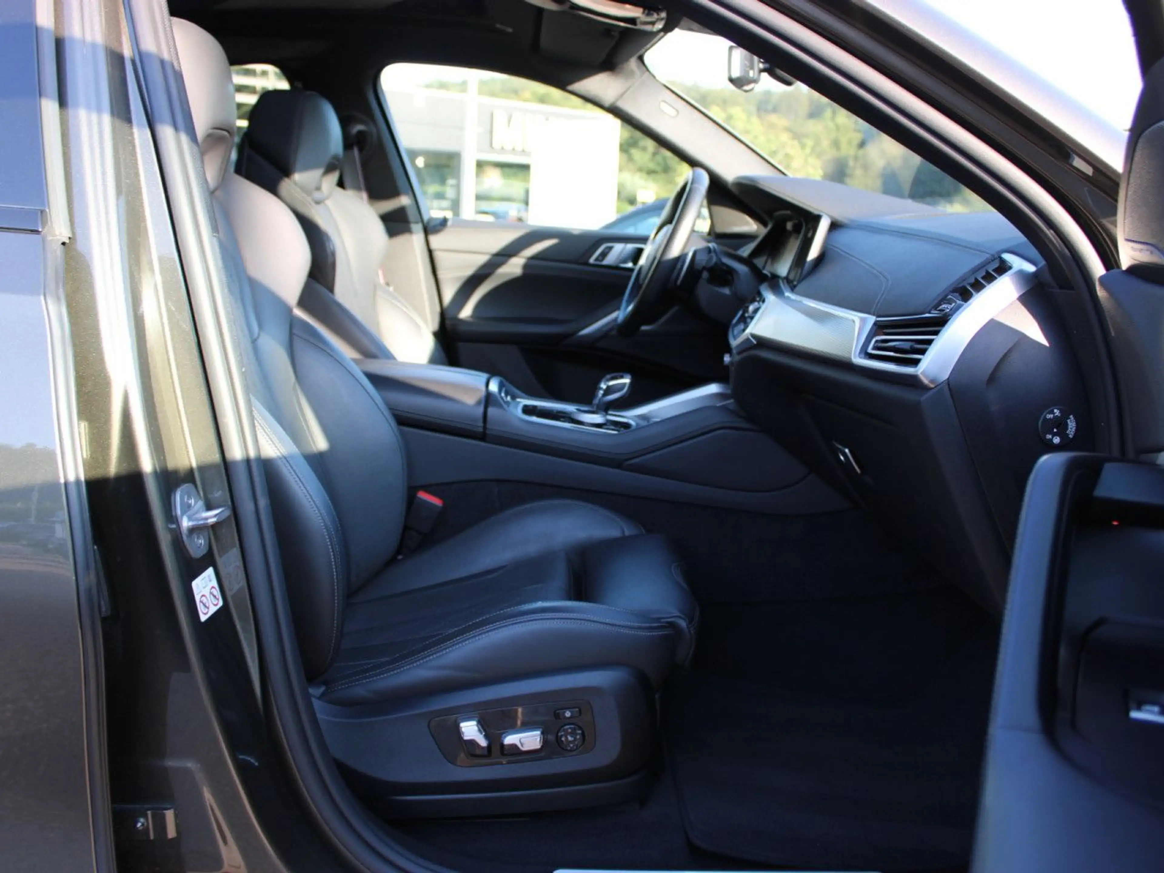 BMW X6 M 50i Sky IntAktivL.Sitzbel+Mass.Soft ACC AHK — photo 10