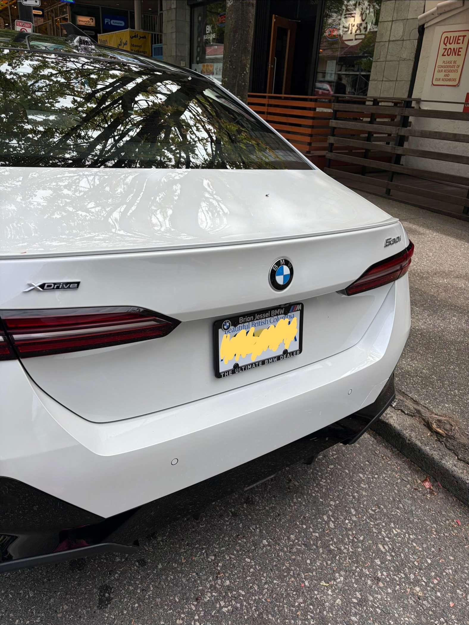2024 BMW 5 Series xDrive alt 2