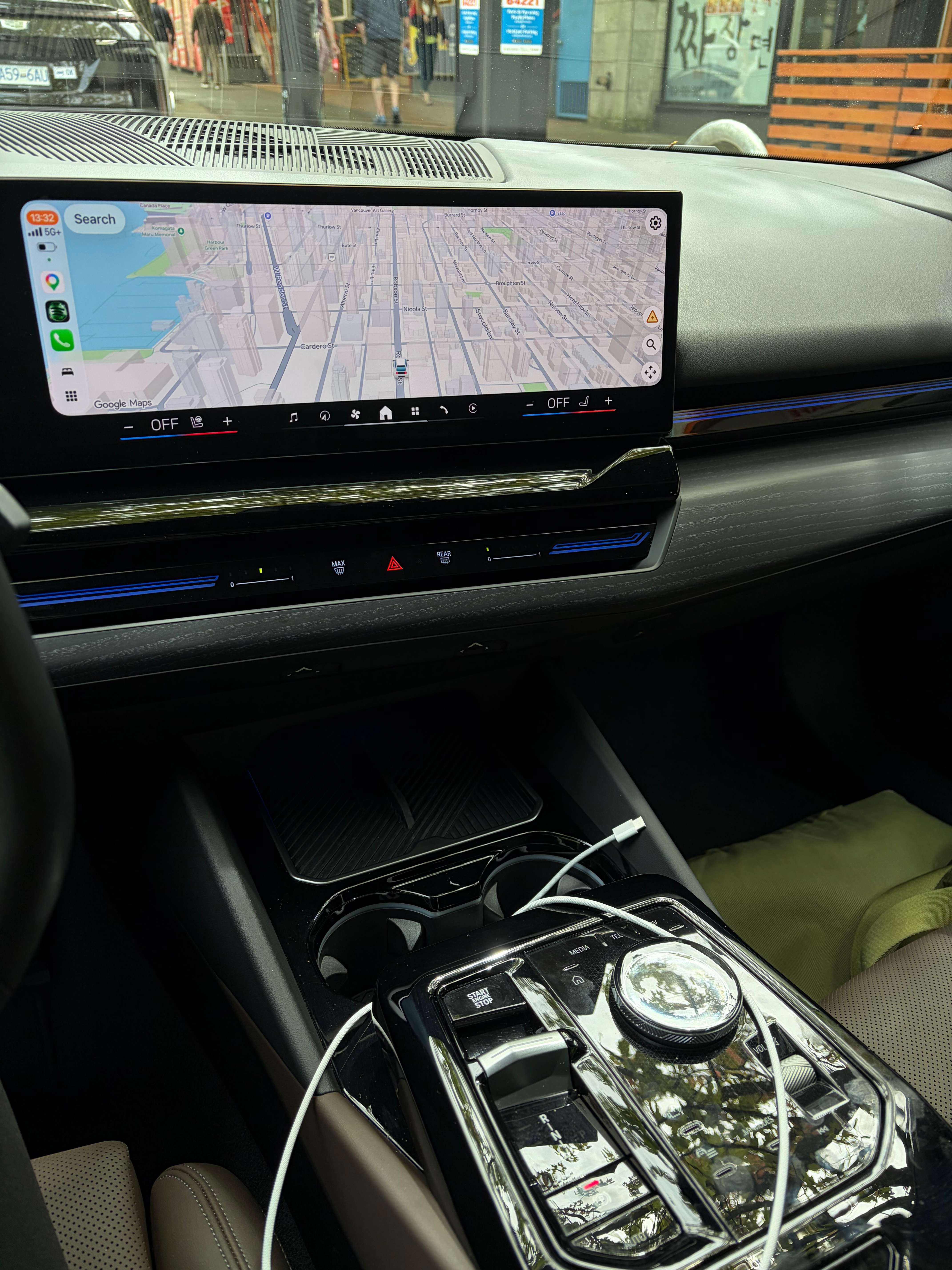 2024 BMW 5 Series xDrive thumb 8