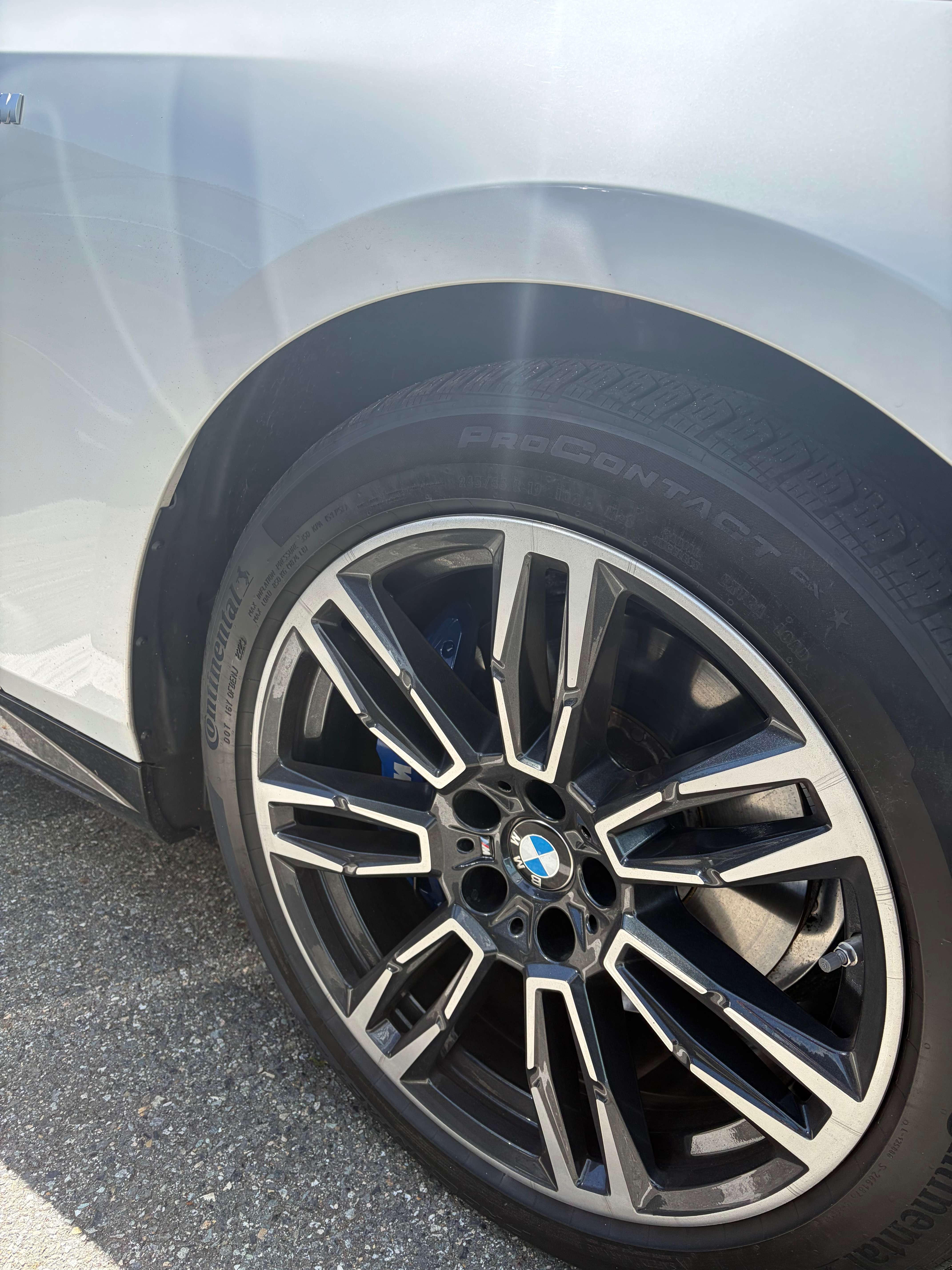 2024 BMW 5 Series xDrive thumb 10