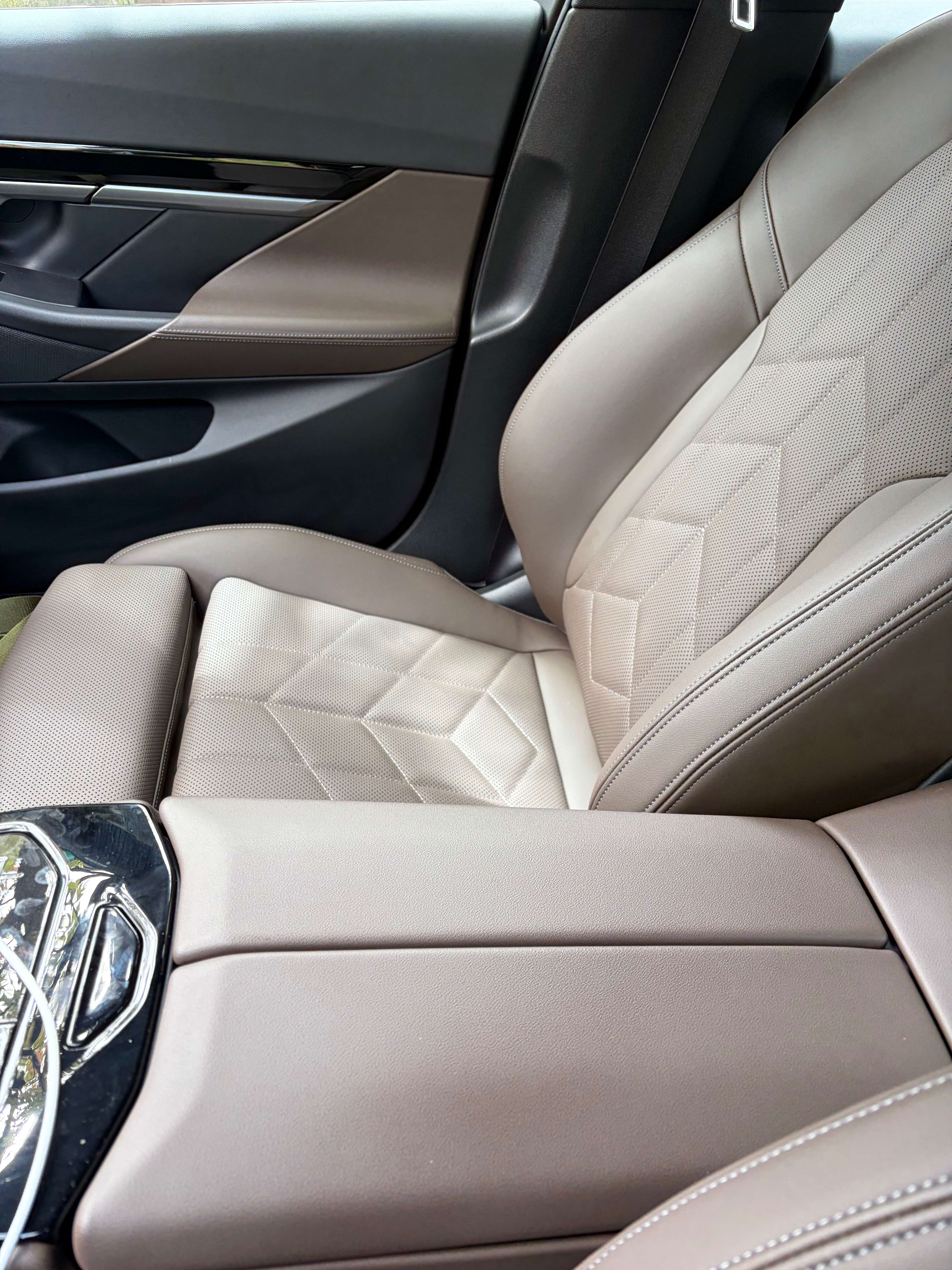 2024 BMW 5 Series xDrive thumb 7