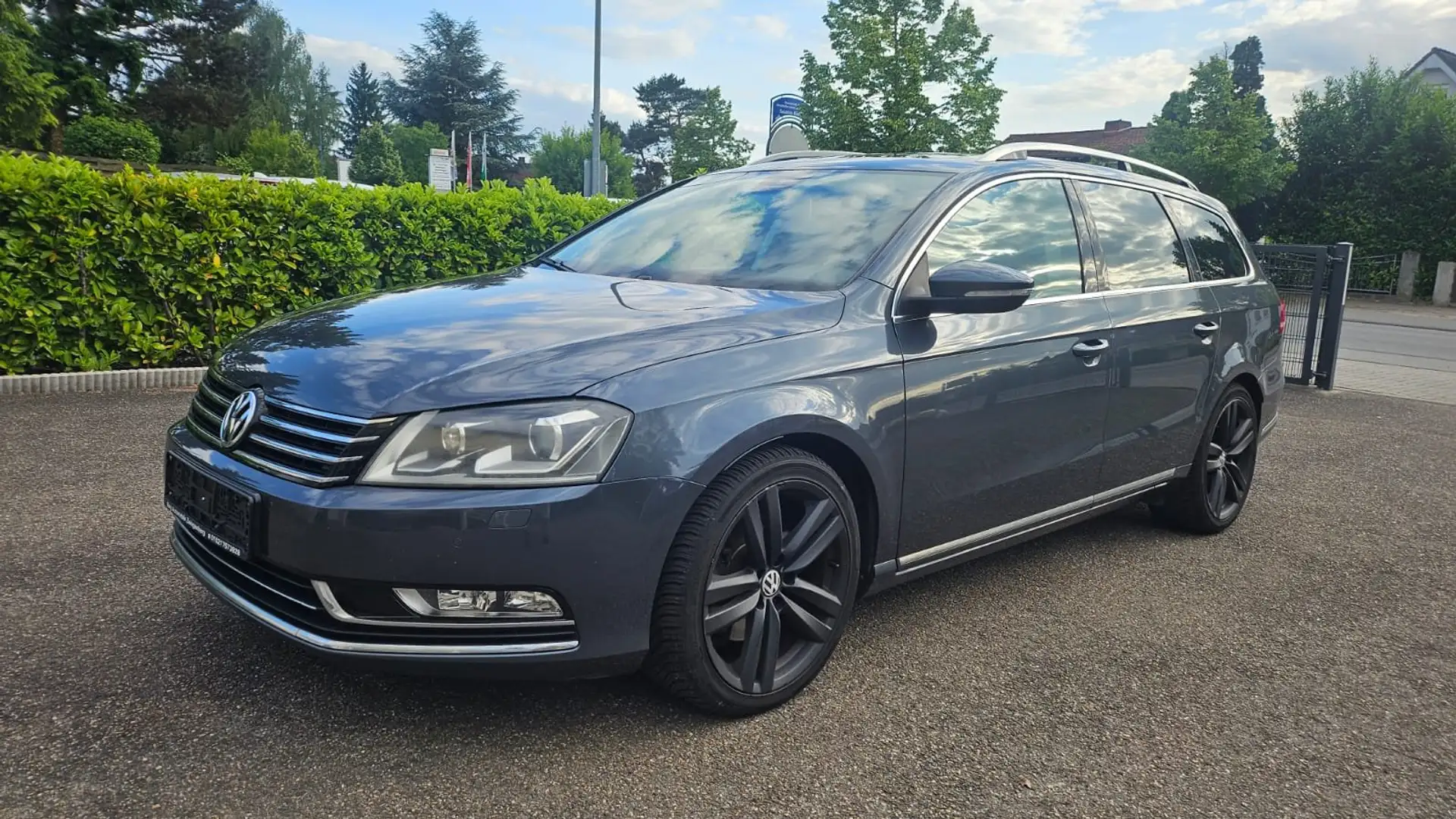 Volkswagen Passat Variant Highline Grau - 1