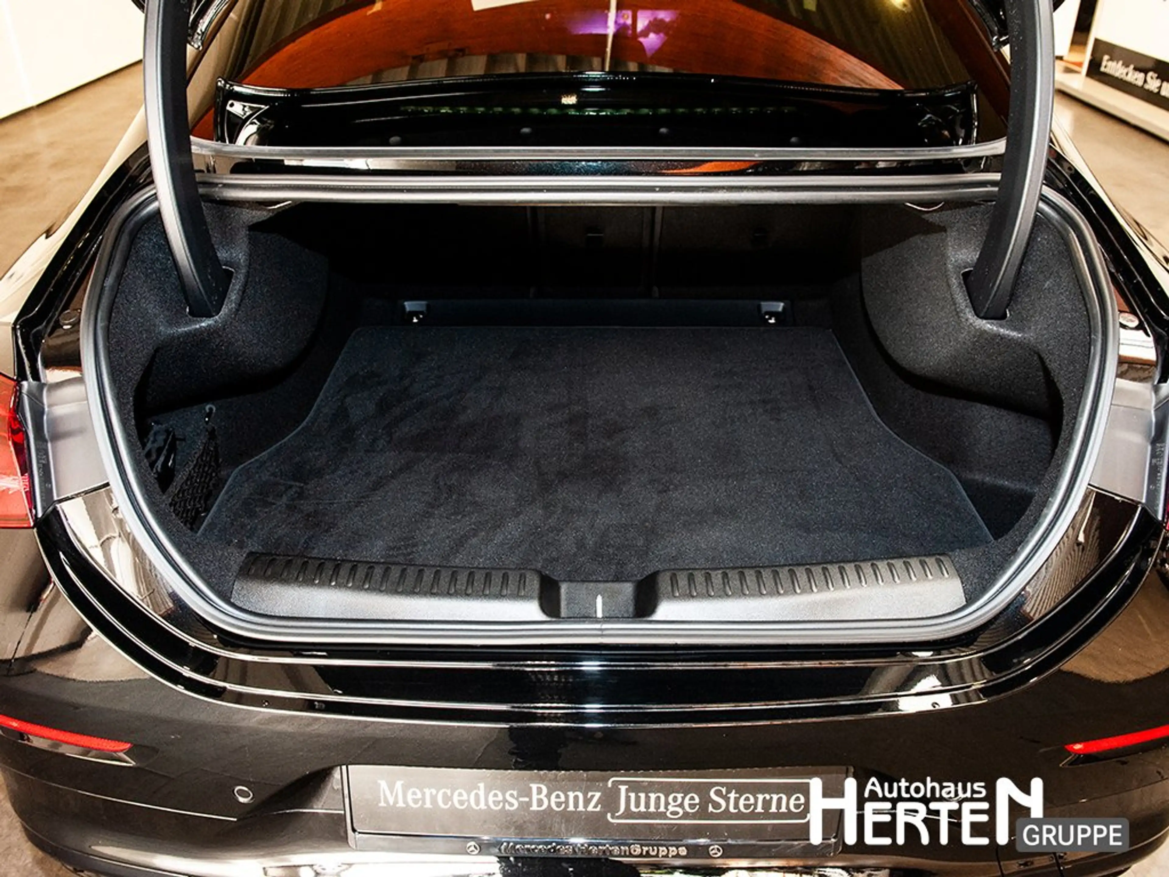 Mercedes-Benz CLA 250 + EQ AMG+NIGHT+360°+HUD+19"+DRIVE-ASSIST+ — photo 15
