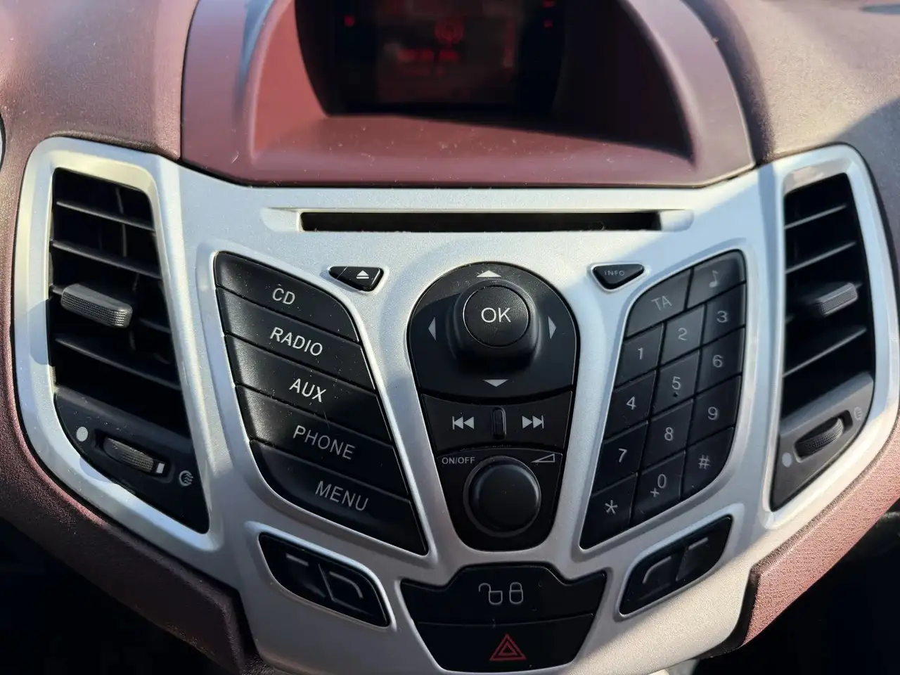 Ford Fiesta 5 portes — photo 26