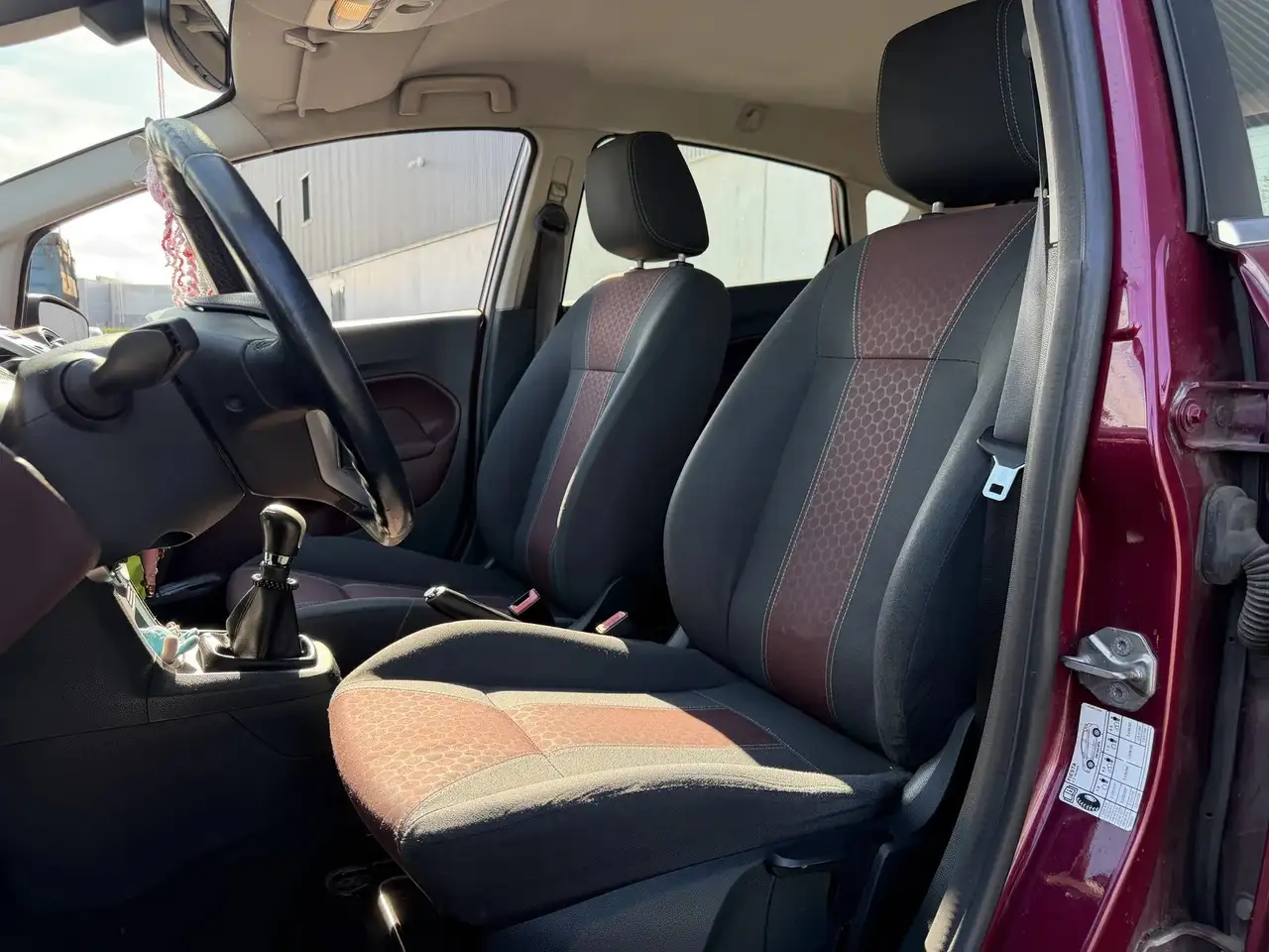 Ford Fiesta 5 portes — photo 13