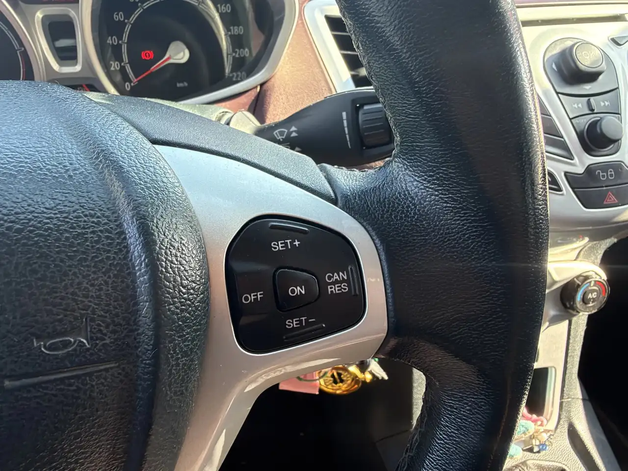 Ford Fiesta 5 portes — photo 24