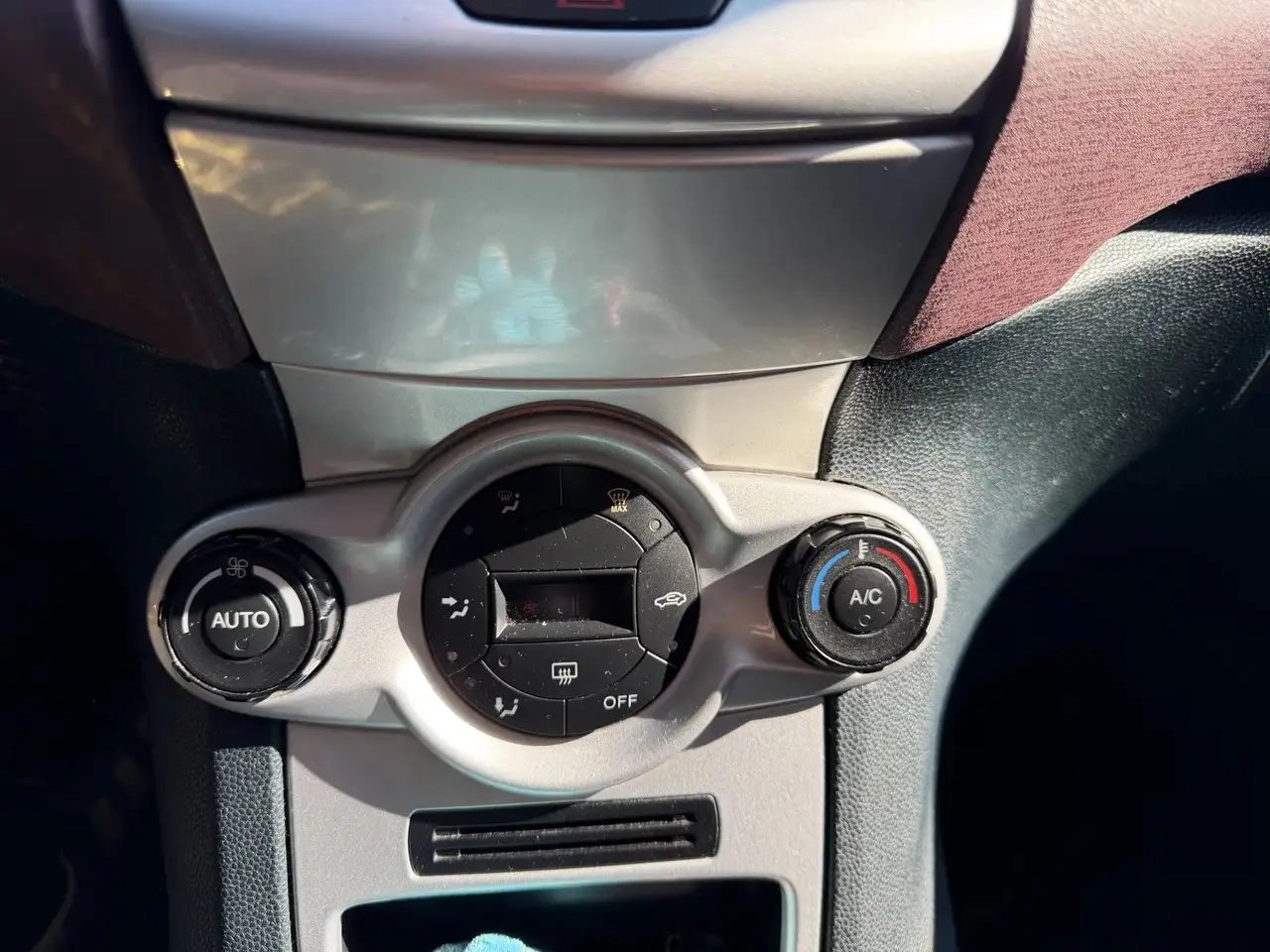 Ford Fiesta 5 portes — photo 25