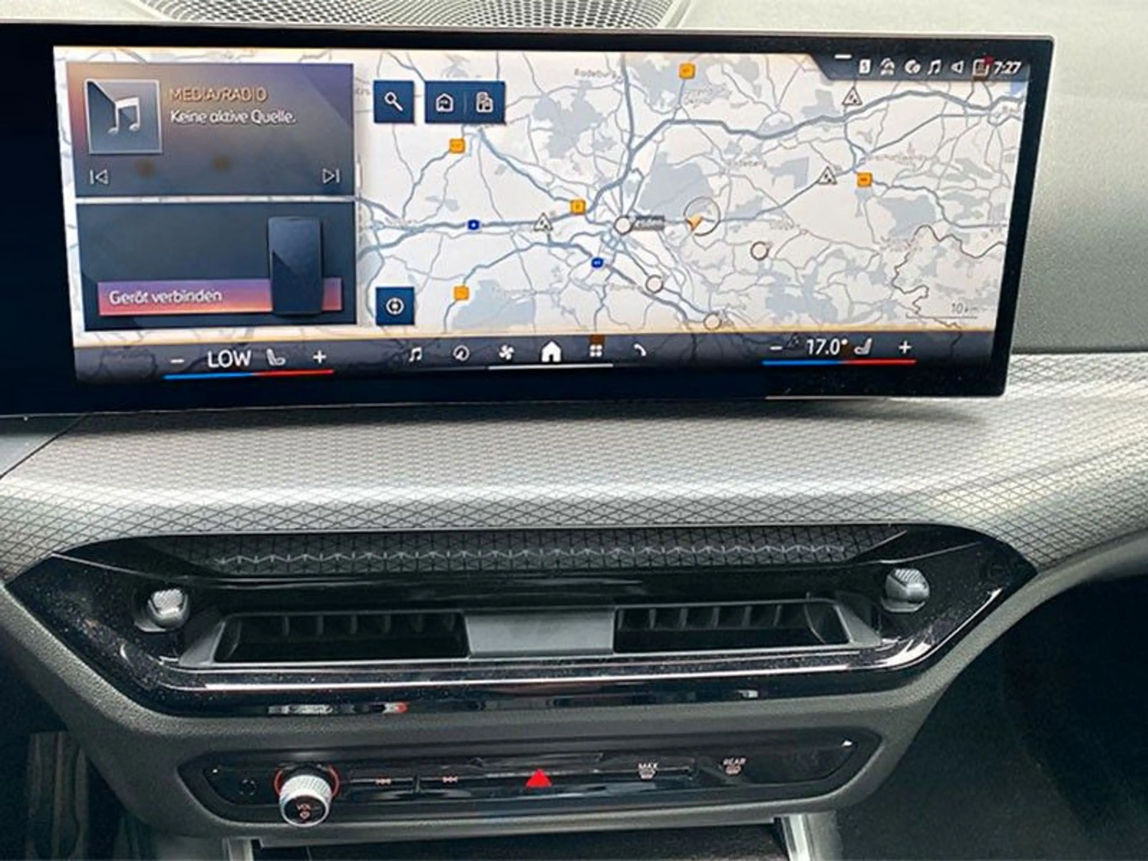 BMW 330 3 Touring 330 i xDrive M Sport — photo 13