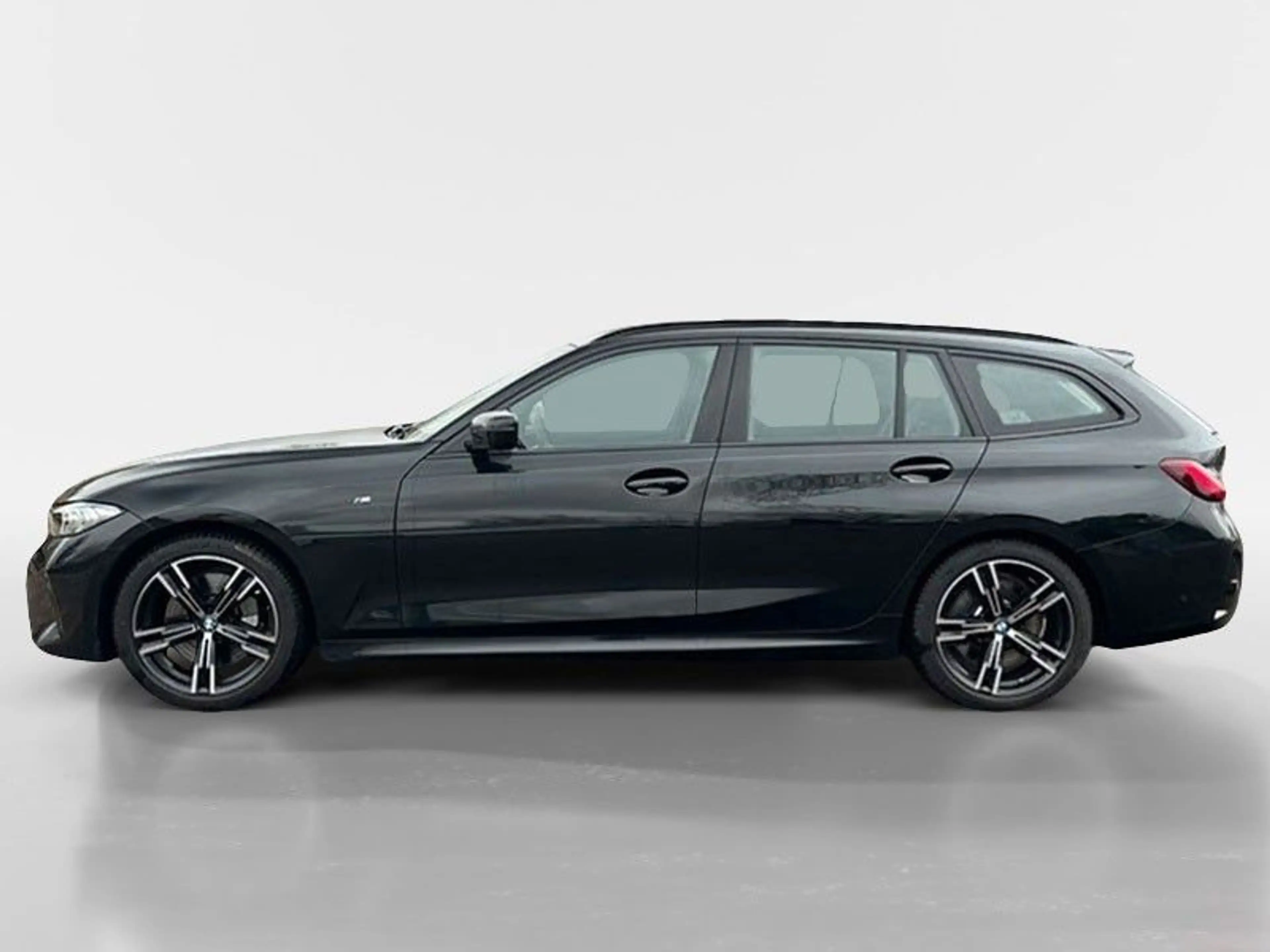BMW 330 3 Touring 330 i xDrive M Sport — photo 2