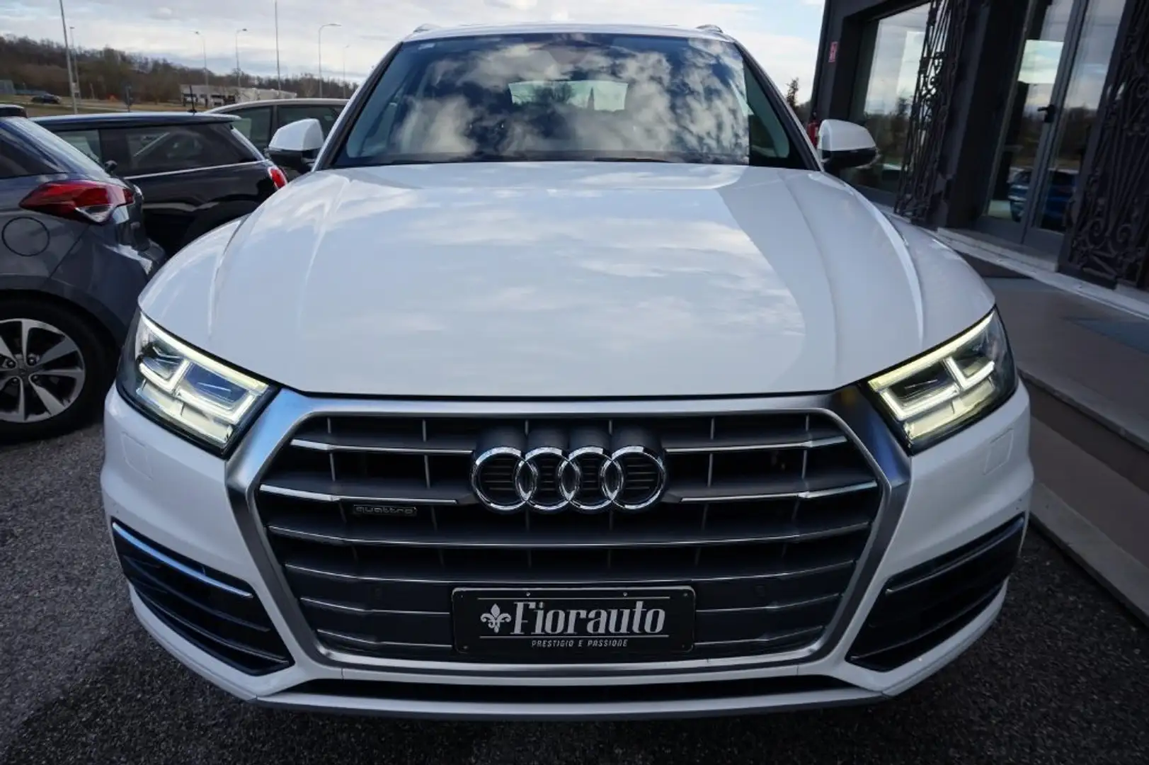 Audi Q5 2.0 TDI 190 CV quattro S tronic Business Sport Bianco - 2