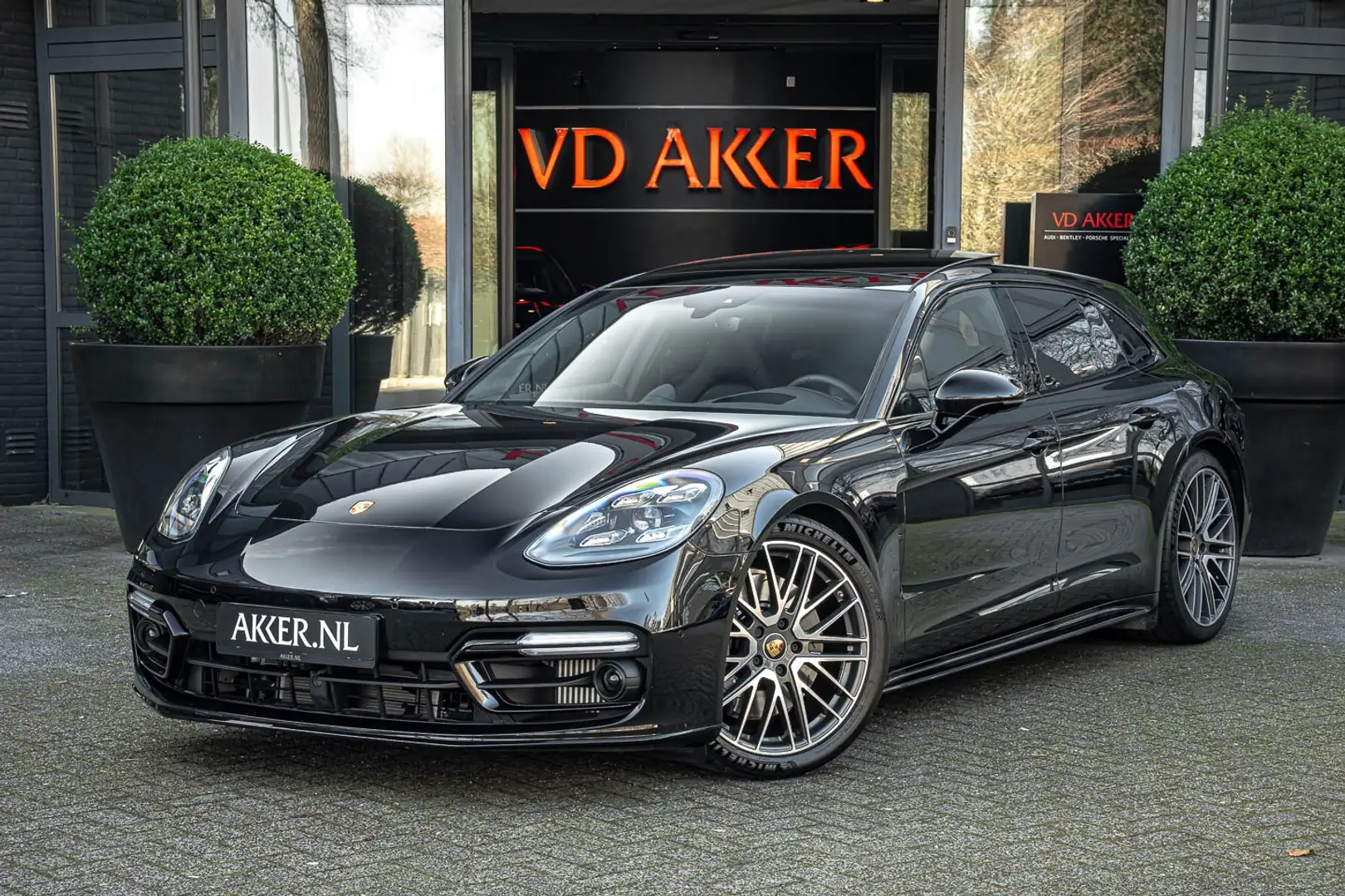 Porsche Panamera 4 E-Hybrid Sport Turismo Platinum Edition SportDes Negro - 1