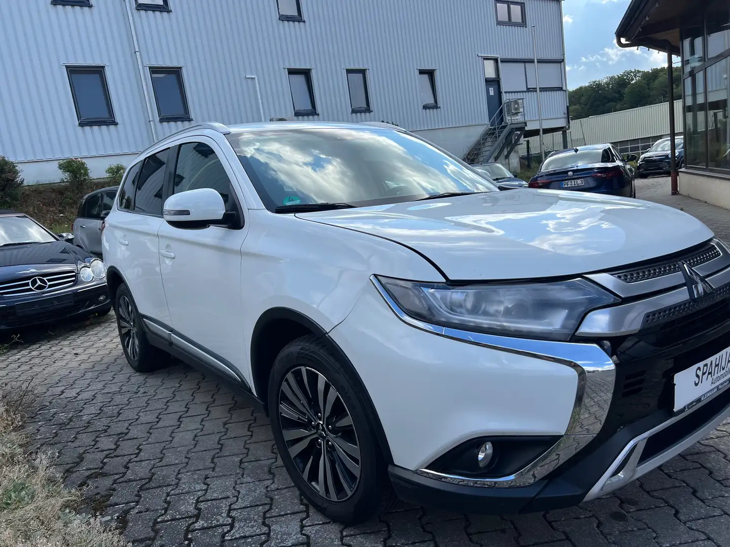 Mitsubishi Outlander Diamant Edition+ 2WD Weiß - 2