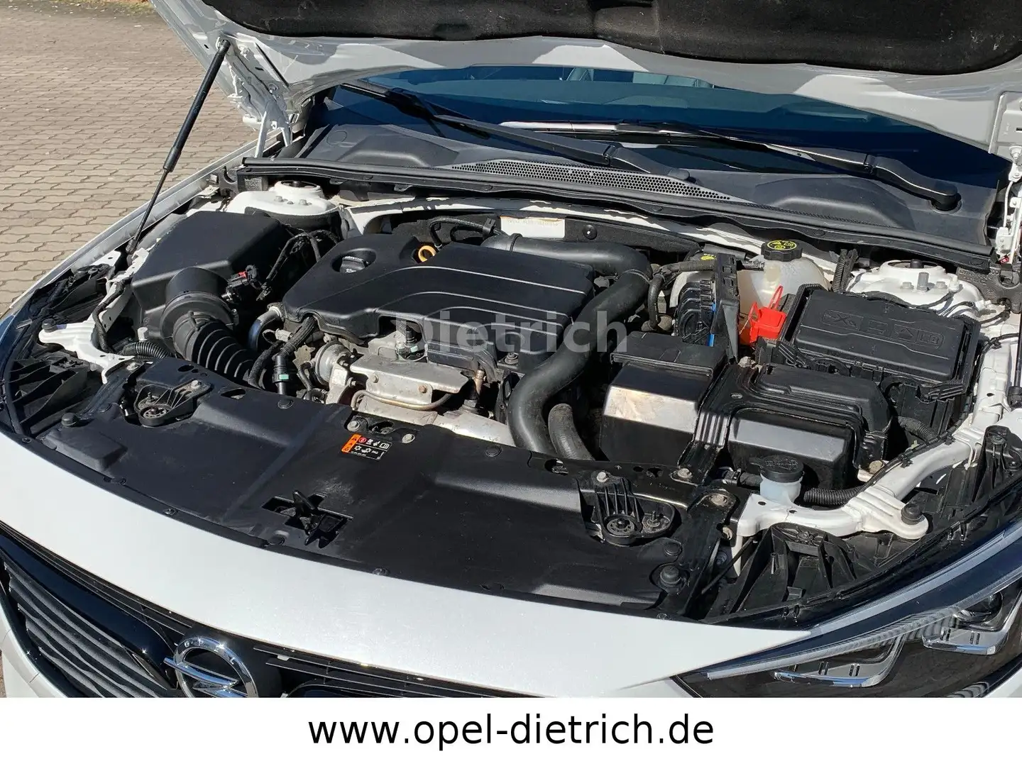 Opel Insignia B Sports Tourer Business Innovation 1.5 Weiß - 2