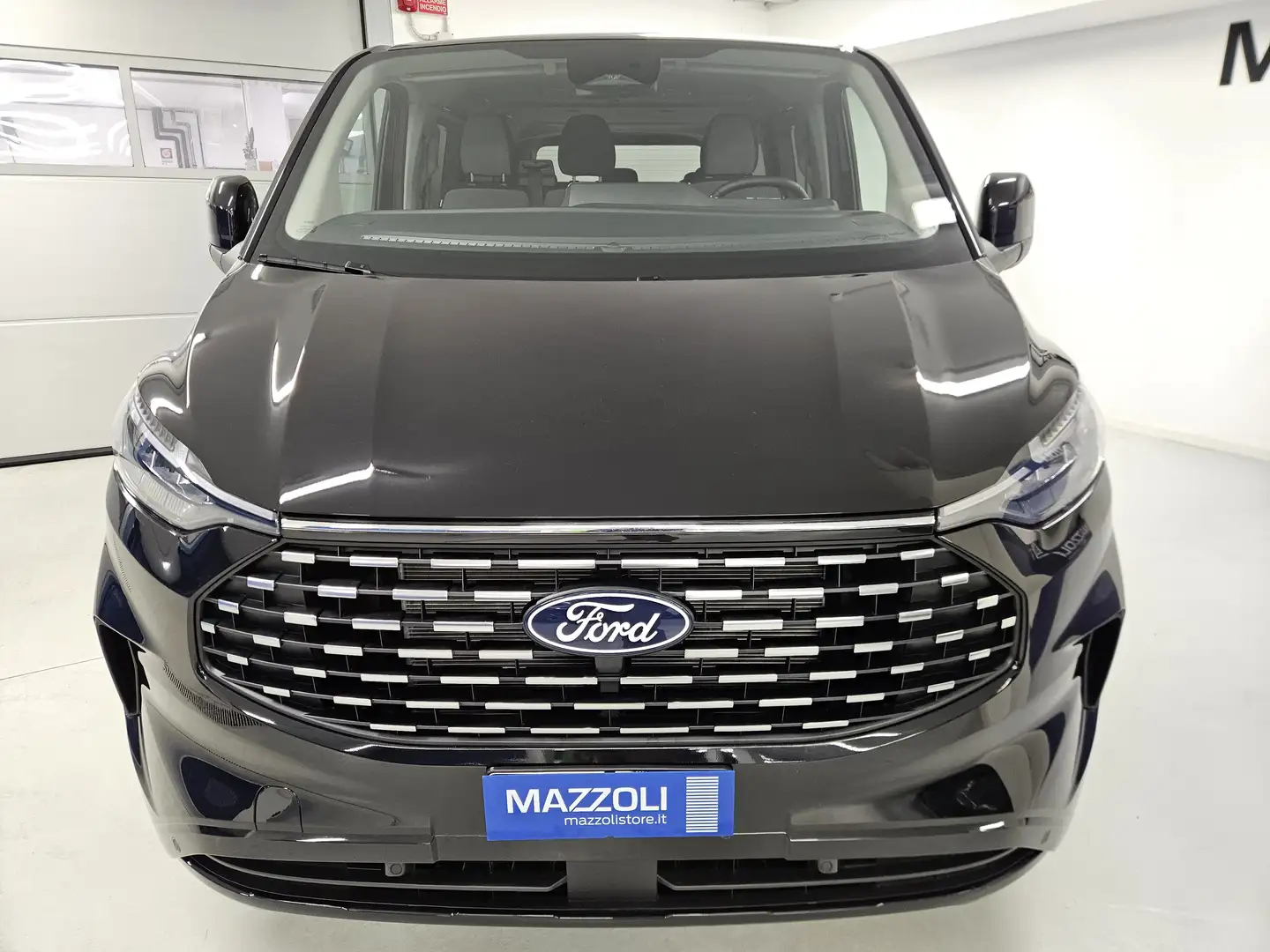 Ford Tourneo Custom 320L2H1 2.0 Eco 170cv Auto Titanium Schwarz - 2