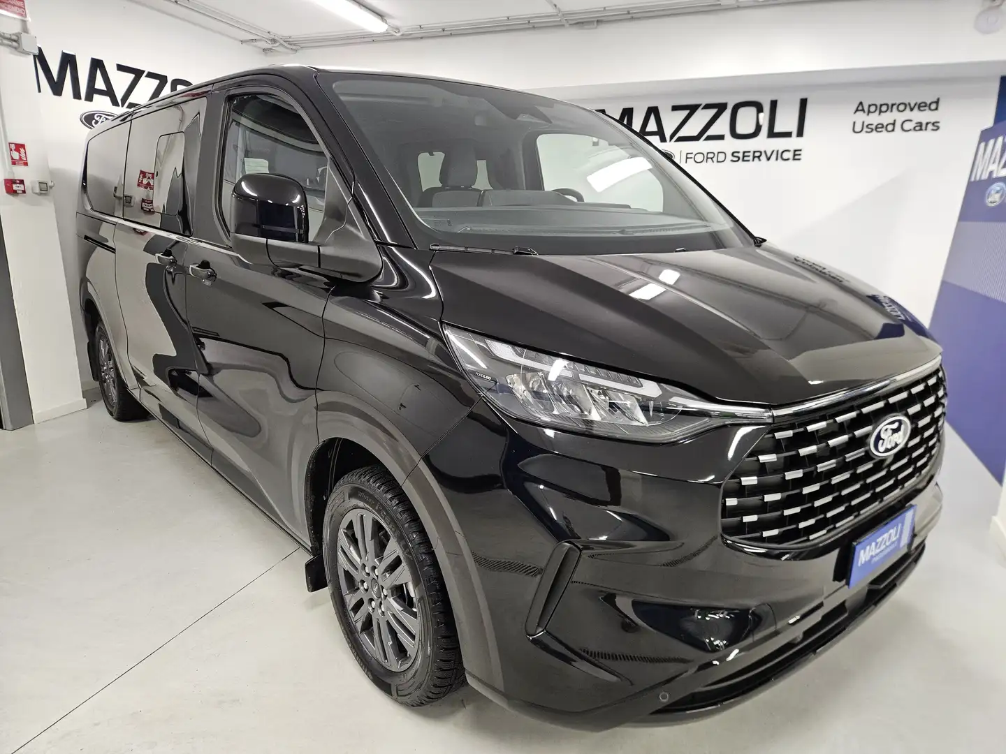 Ford Tourneo Custom 320L2H1 2.0 Eco 170cv Auto Titanium Schwarz - 1