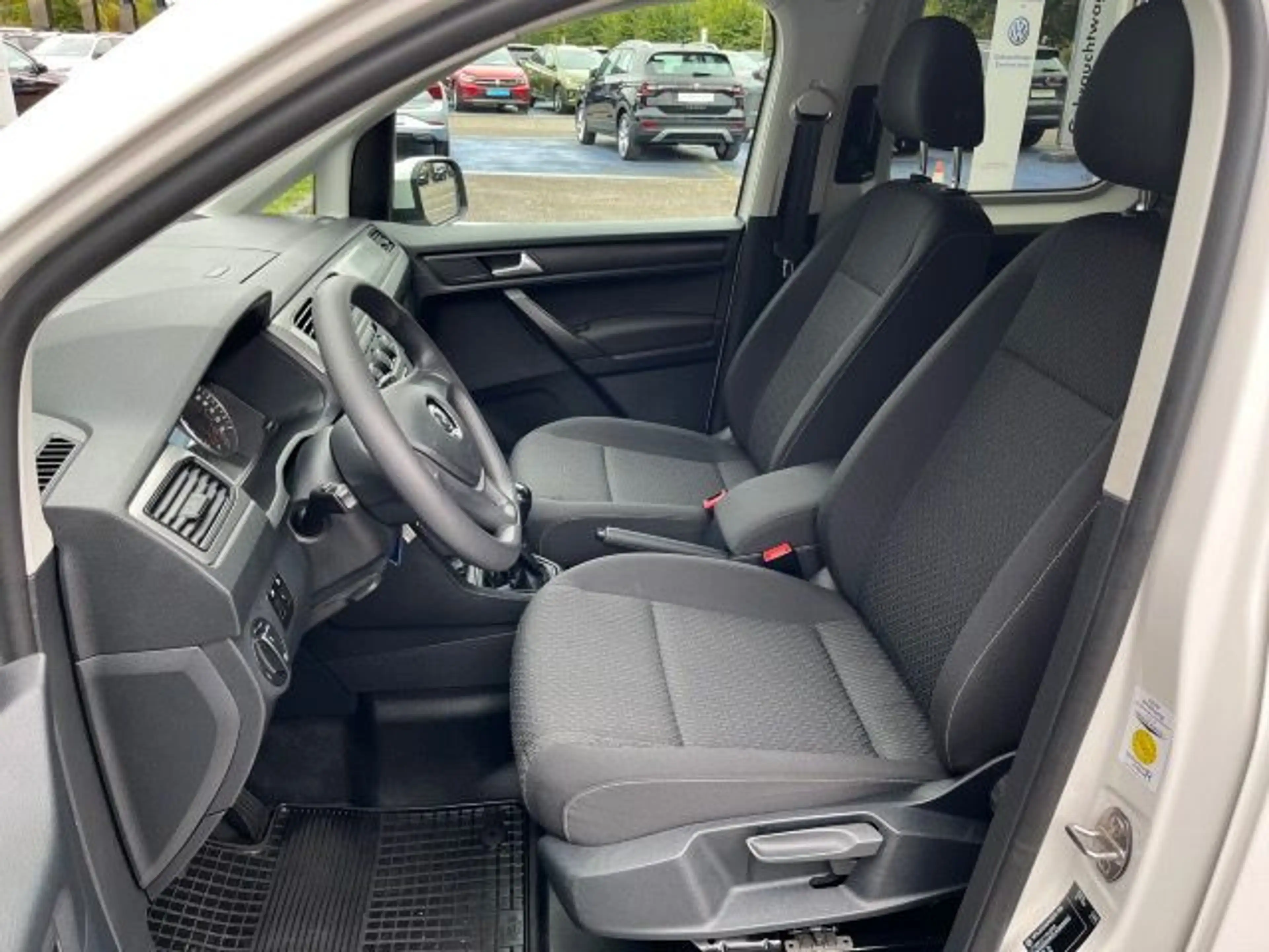 Volkswagen Caddy 2,0 TDI 4Motion (Navi+Klima+AHK) — photo 8