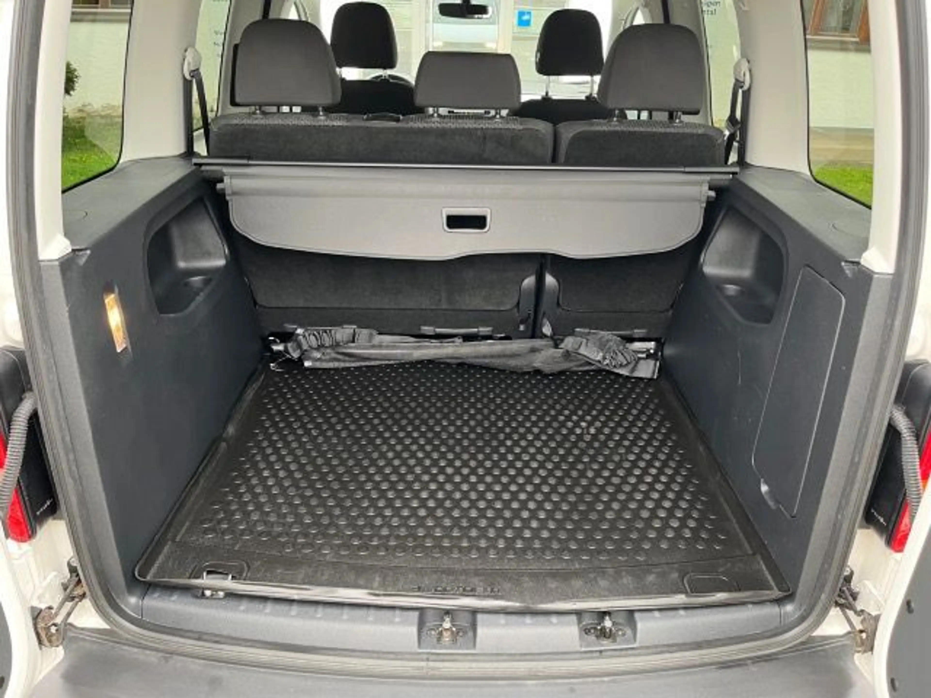 Volkswagen Caddy 2,0 TDI 4Motion (Navi+Klima+AHK) — photo 7