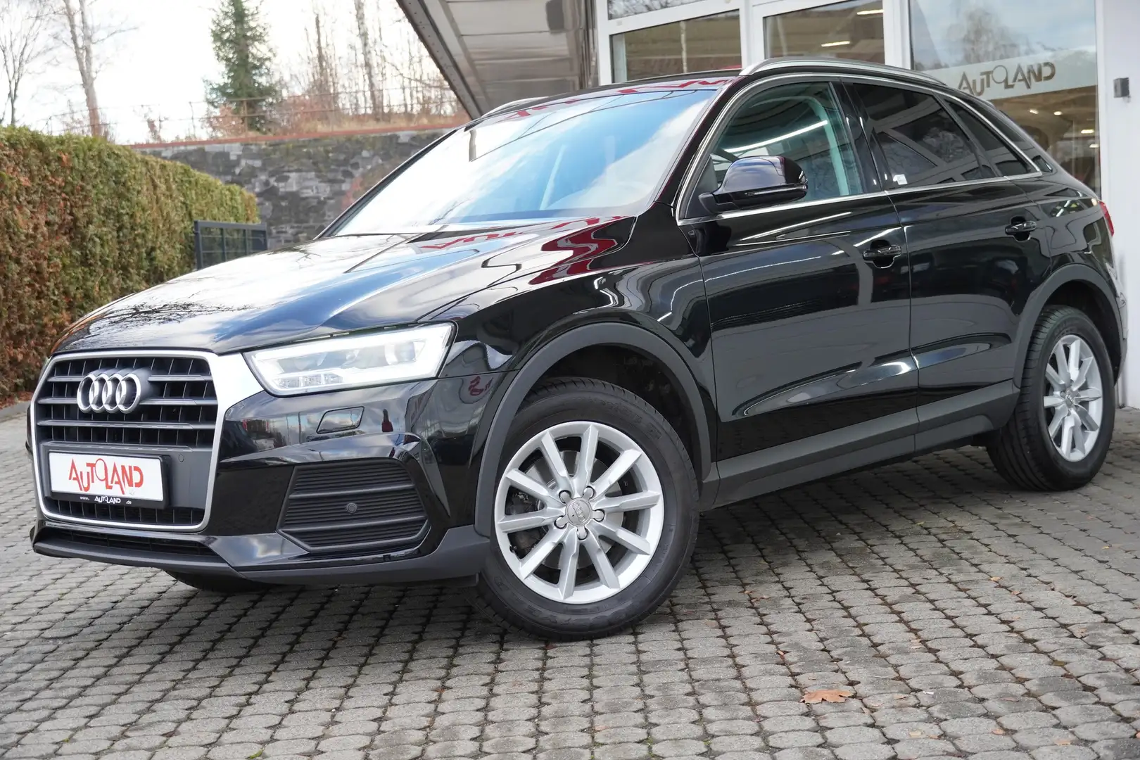 Audi Q3 1.4 TFSI LED Navi Tempomat PDC Sitzheizung Schwarz - 2