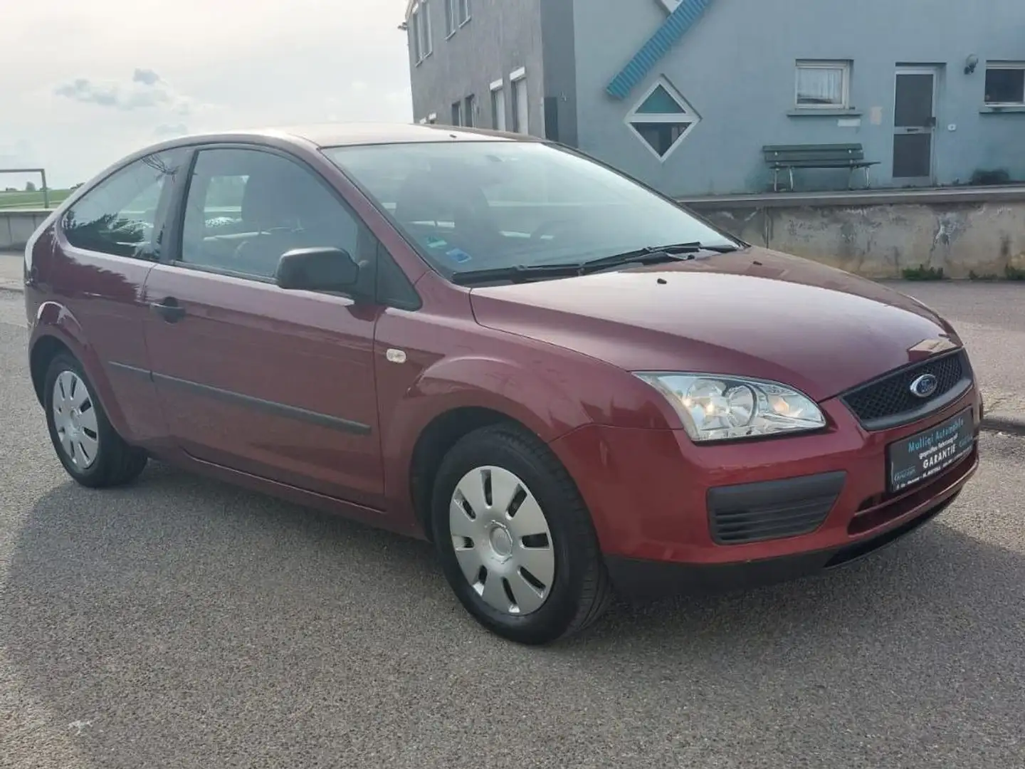 Ford Focus Ambiente Rot - 1