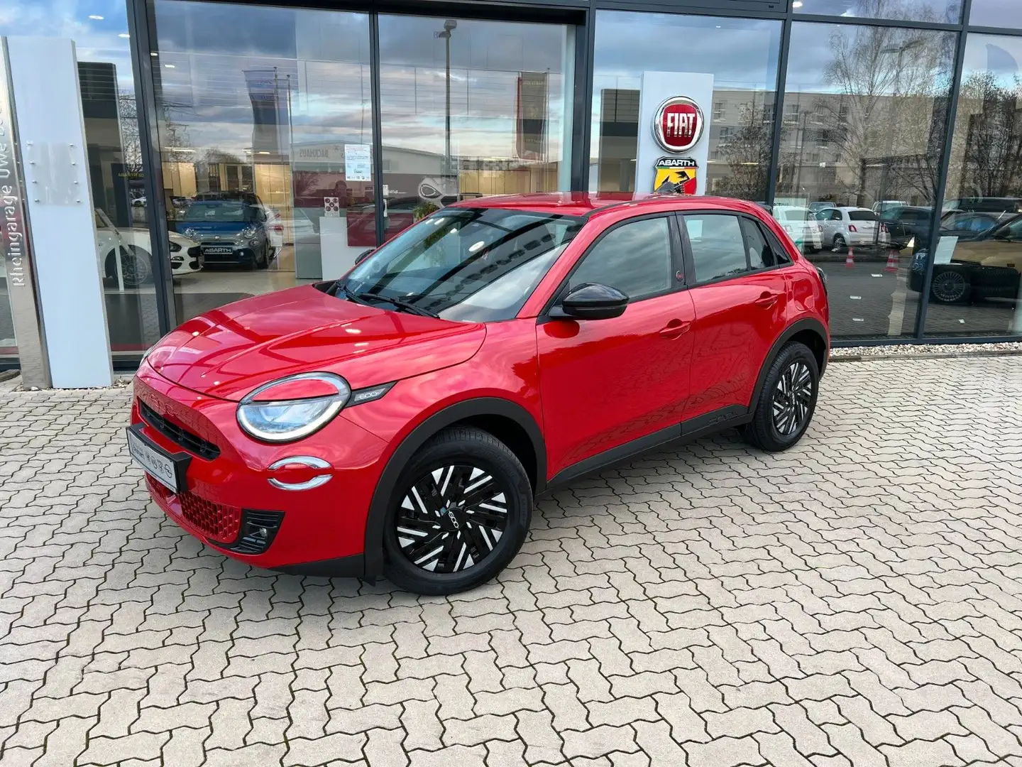 Fiat 600e (RED) + 4 Jahre Garantie Rood - 1