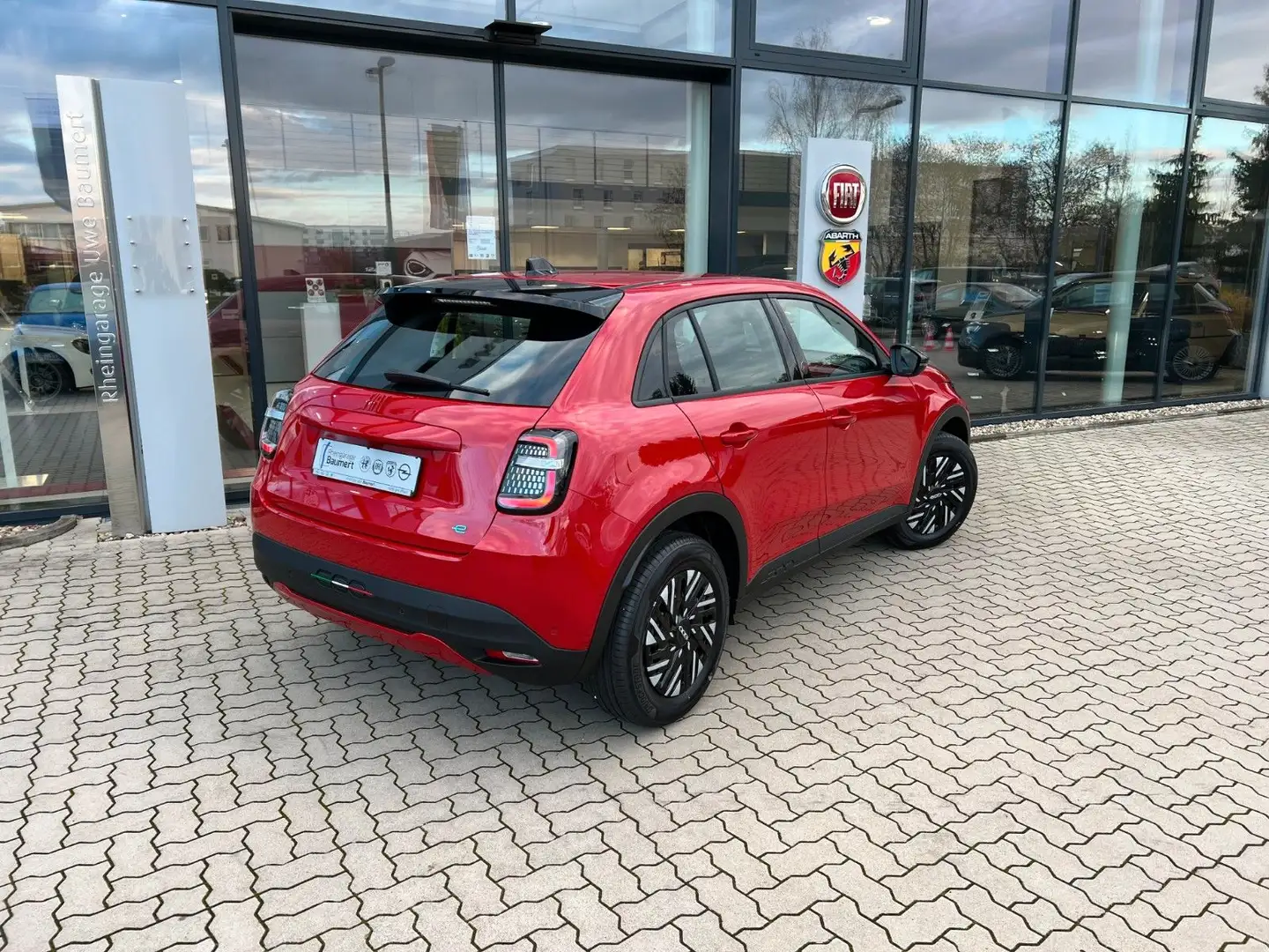 Fiat 600e (RED) + 4 Jahre Garantie Rood - 2