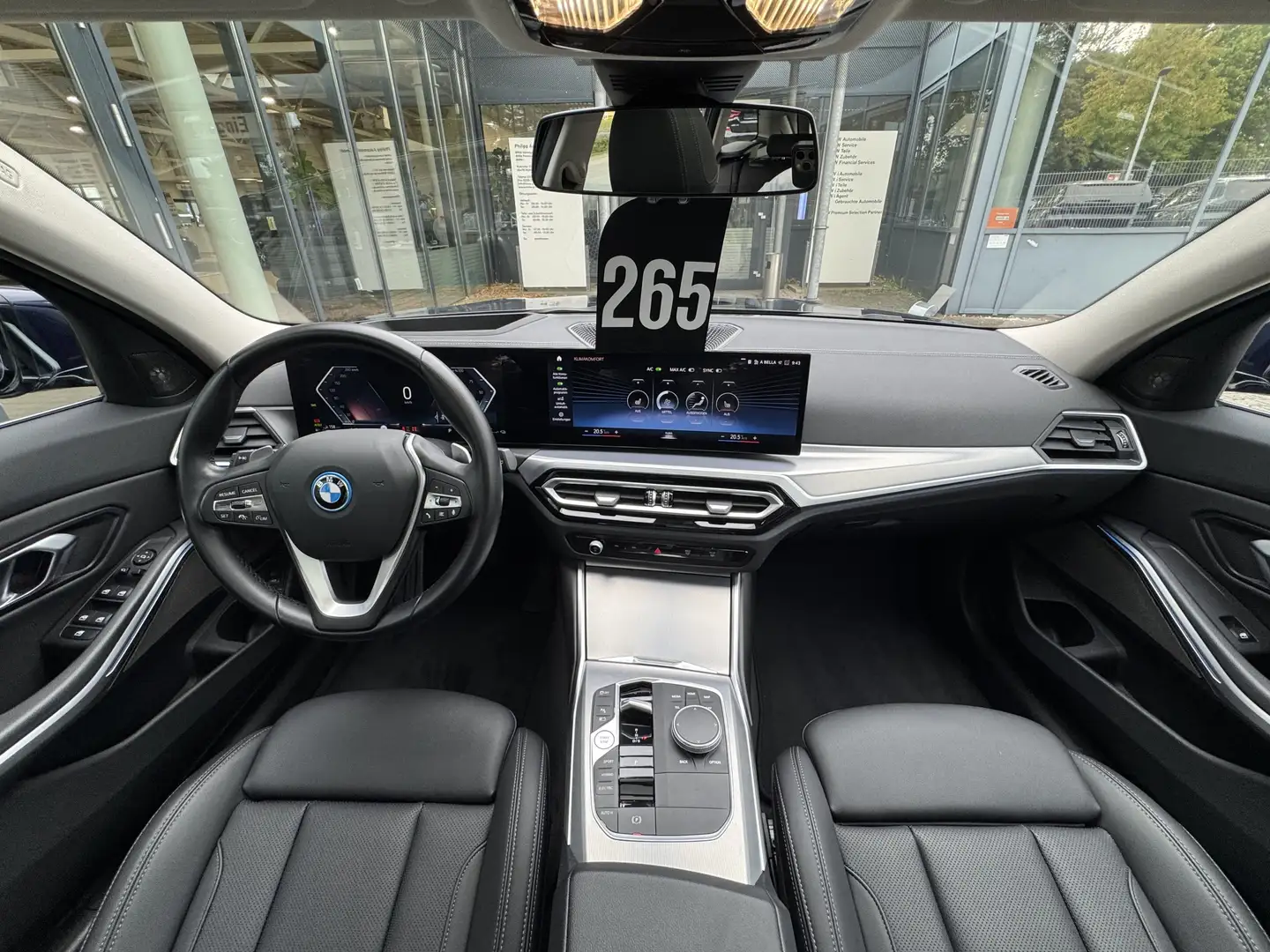 BMW 330 e xDrive Tour PANO Sportsitz ACC h/k Keyless Blau - 2
