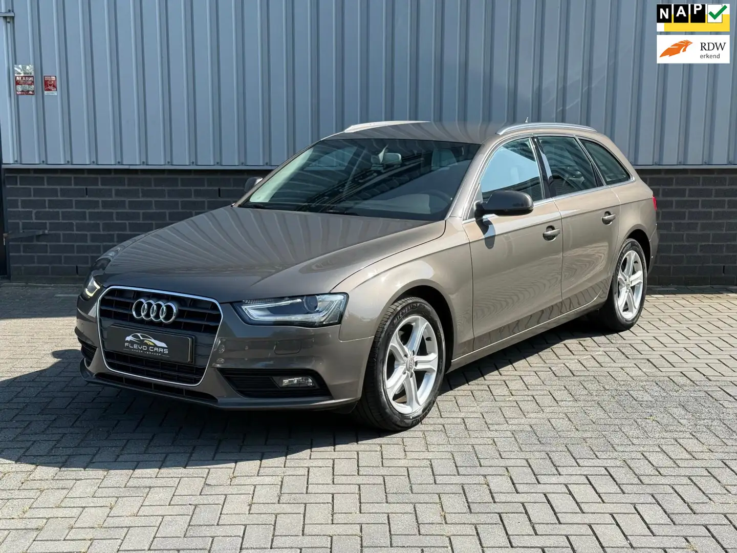 Audi A4 Avant 1.8 TFSI Business Edition |Automaat|Navi|Cru Gris - 1