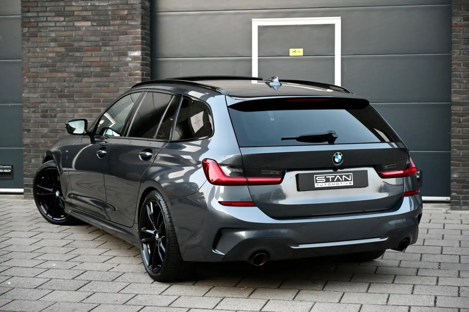 BMW 330 330e xDrive M-Sport | LASER | S/K DAK | HARMAN | C Grijs - 2