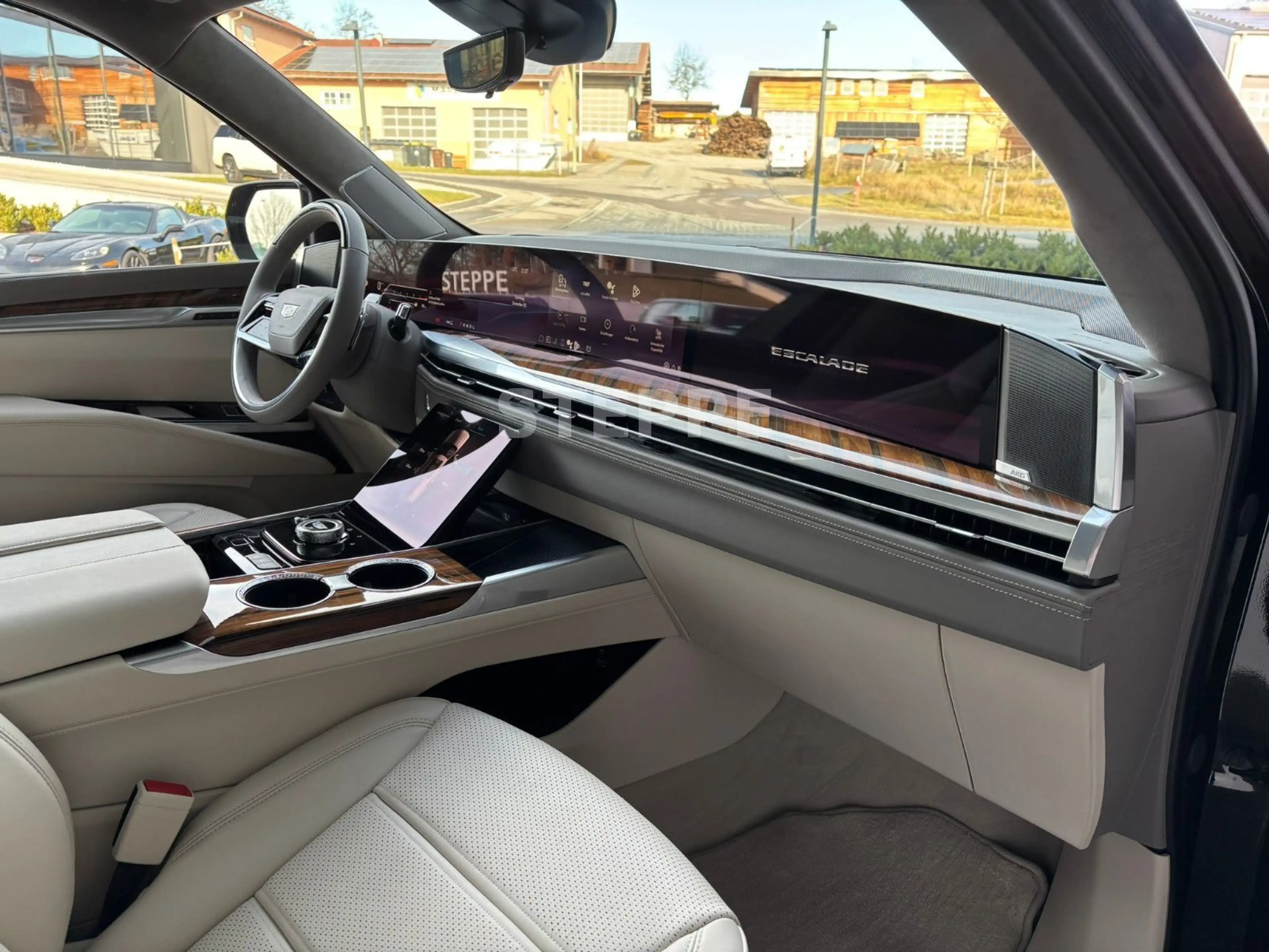 Cadillac Escalade FACELIFT MY26 6.2 V8 ESV Sport Platinum — photo 11