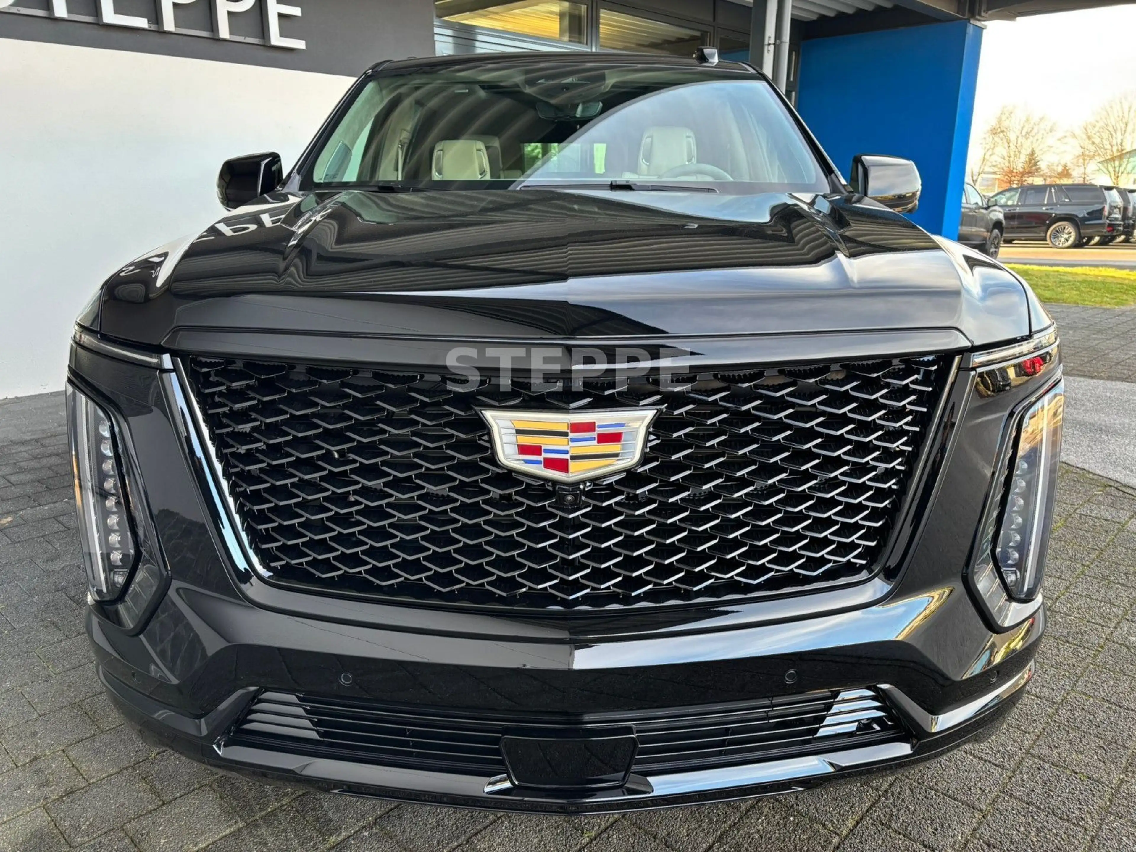 Cadillac Escalade FACELIFT MY26 6.2 V8 ESV Sport Platinum — photo 2