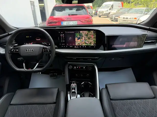 Audi Q5 view 9