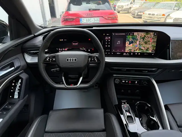 Audi Q5 view 10