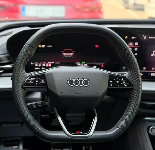 Audi Q5 view 11