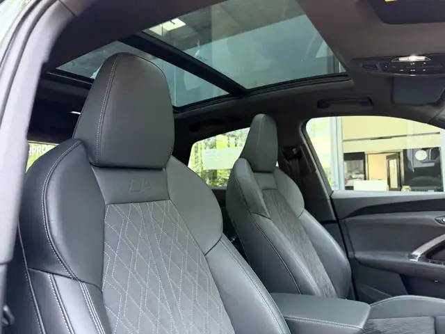 Audi Q5 view 8