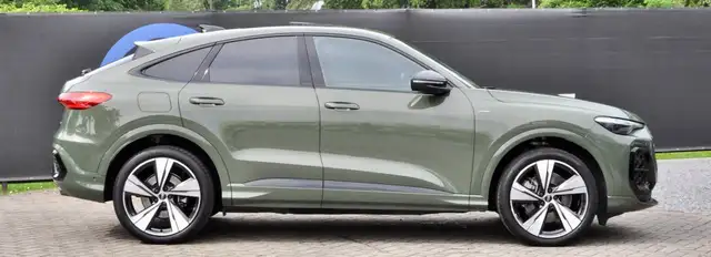 Audi Q5 view 2