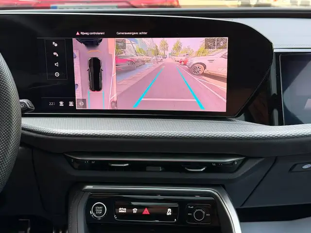 Audi Q5 view 12